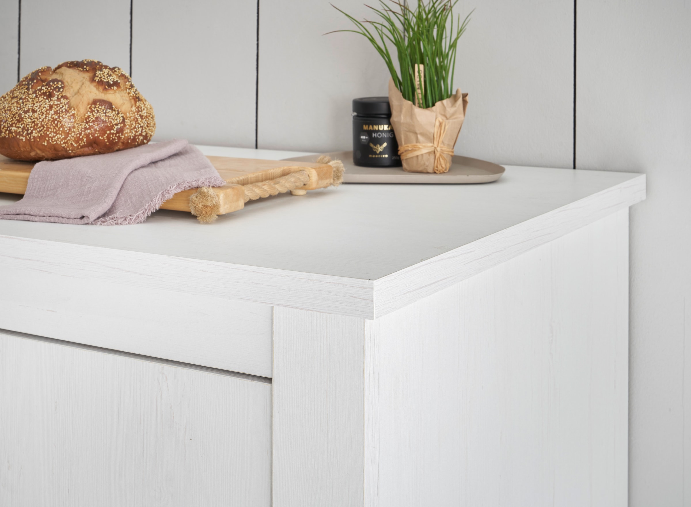 Home affaire Unterschrank »Florenz, Küchenunterschrank in Pinie Weiss, Unterschrank«, mit verschnörkeltem Metallgriff, im Landhausstil, Arbeitshöhe 92 cm
