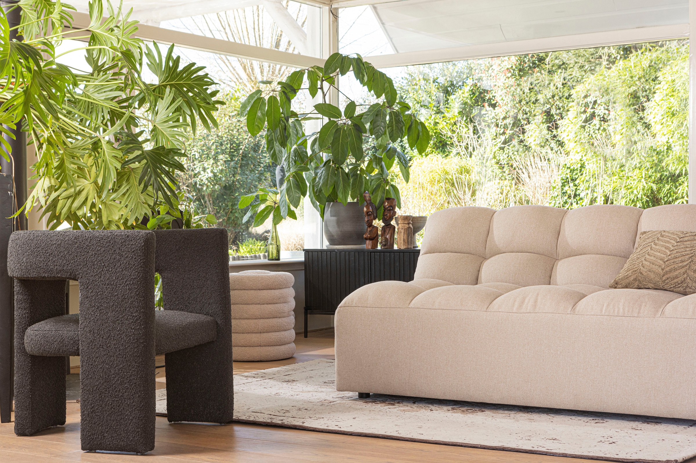 WOOOD Polsterstuhl »Tiwa mit Bouclé-Bezug und Holzgestell B 63 x T 62 x H 71 cm« () Maximale Verschleissfestigkeit, Tragkraft 100 kg, montiert geliefert