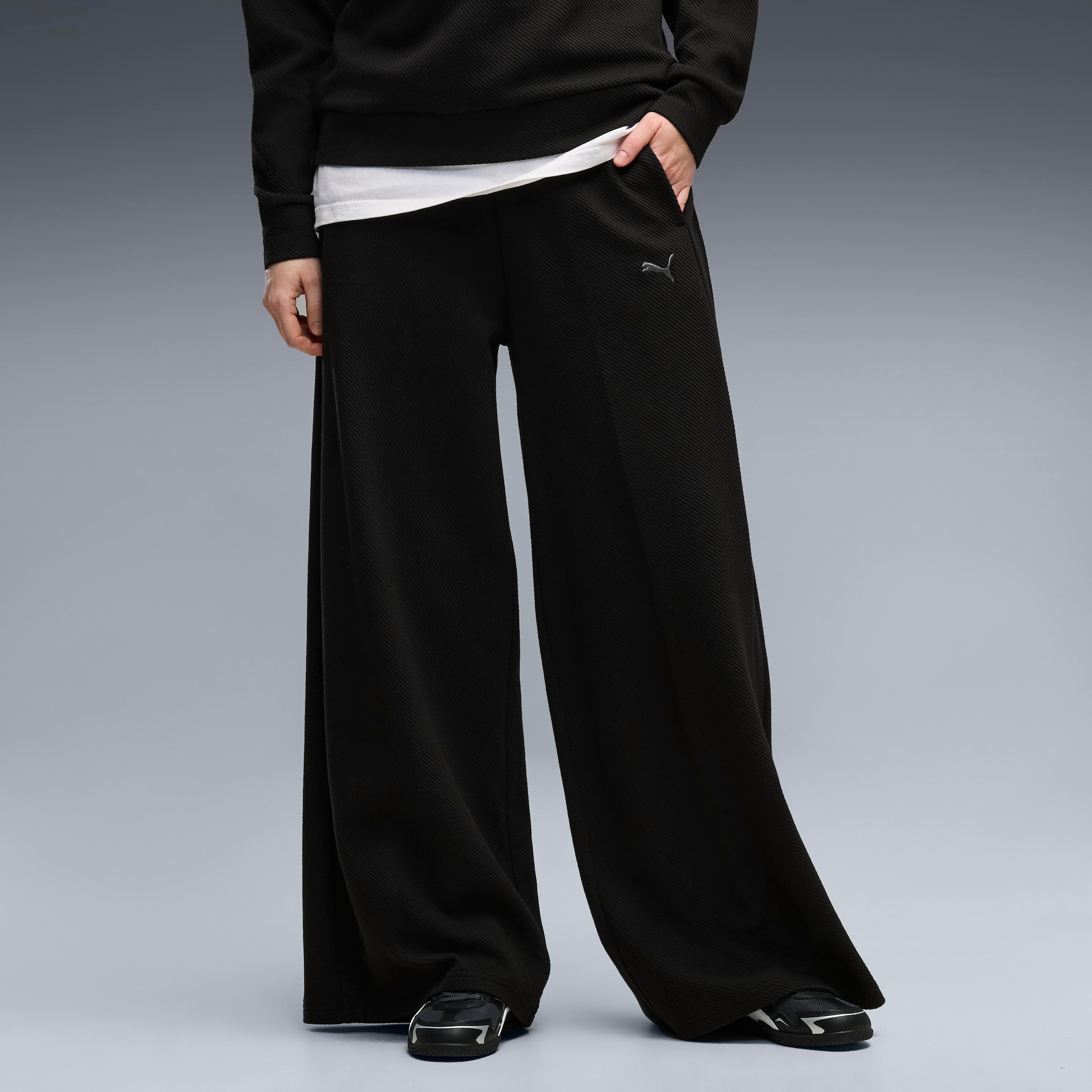 Image of PUMA Trainingshose "CLASS RELAXED WIDE LEG PANTS" mit Eingrifftaschen, normale Länge, aus Webmaterial