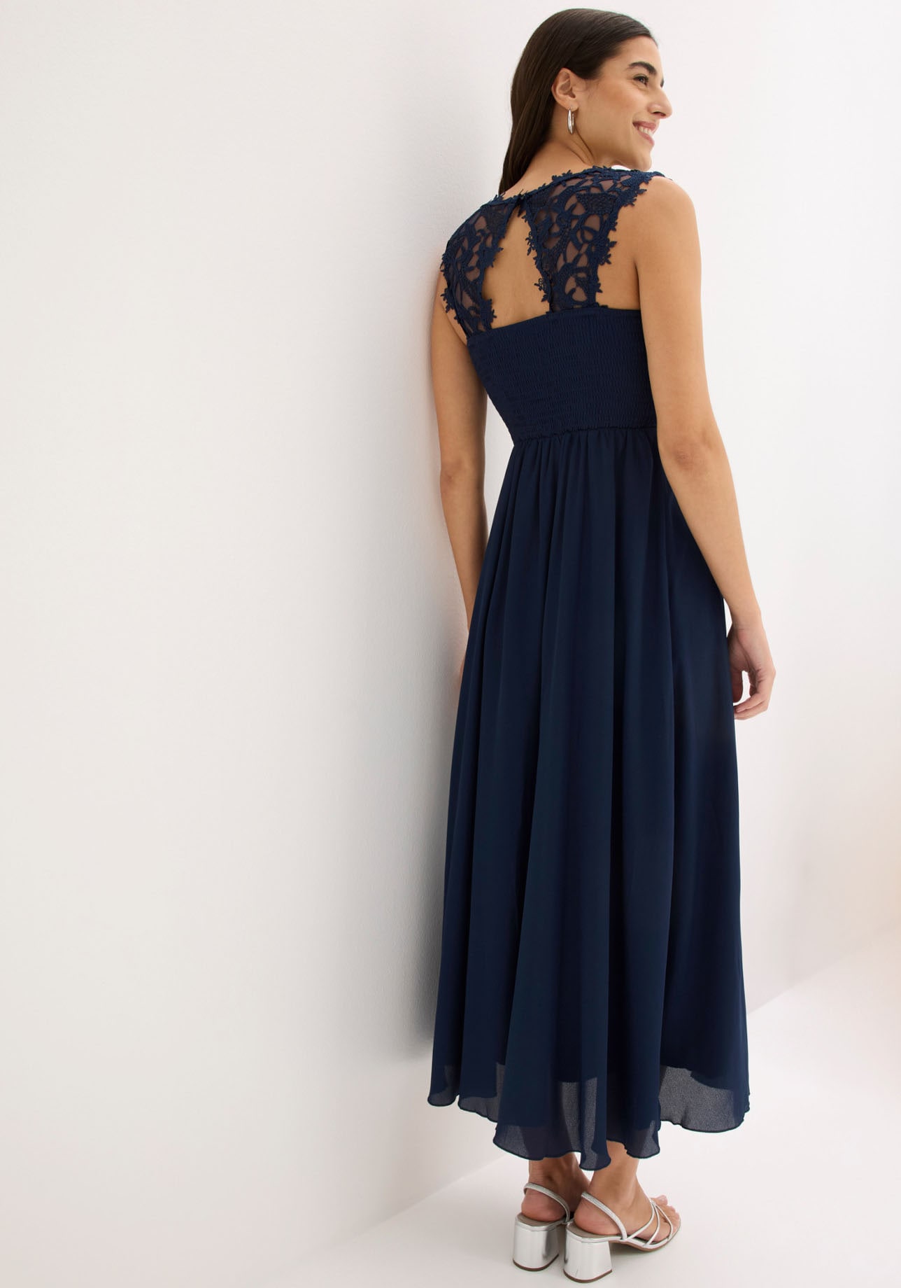 bonprix Maxi robe »Maxikleid mit Spitze« pour occasions festives, entièrement doublé, coupe cintrée