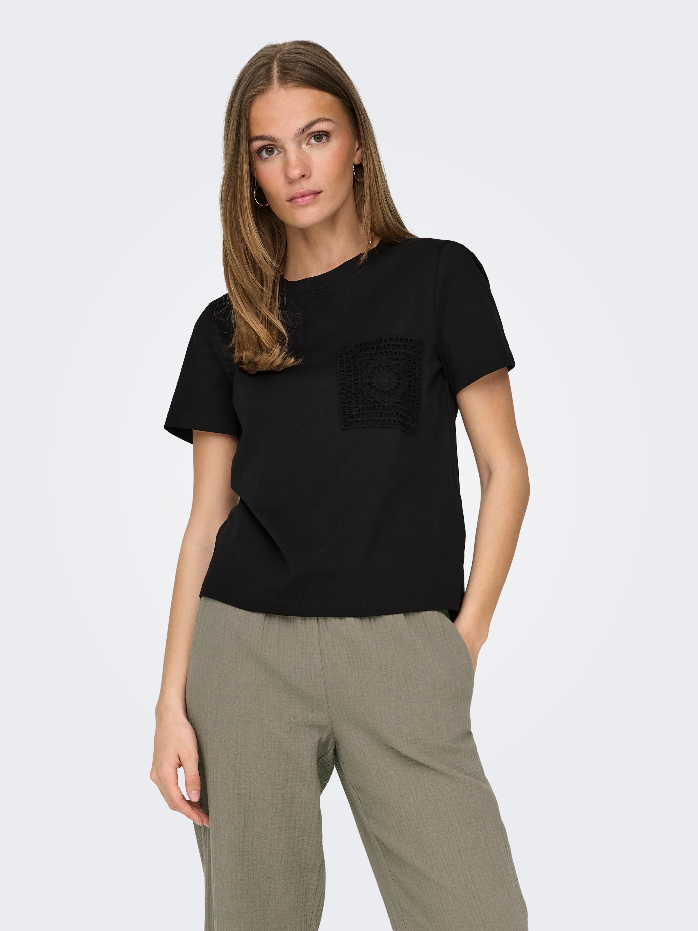 Image of JDY Kurzarmshirt "JDYSELMA S/S CROCHET POCKET TOP JRS NOOS"