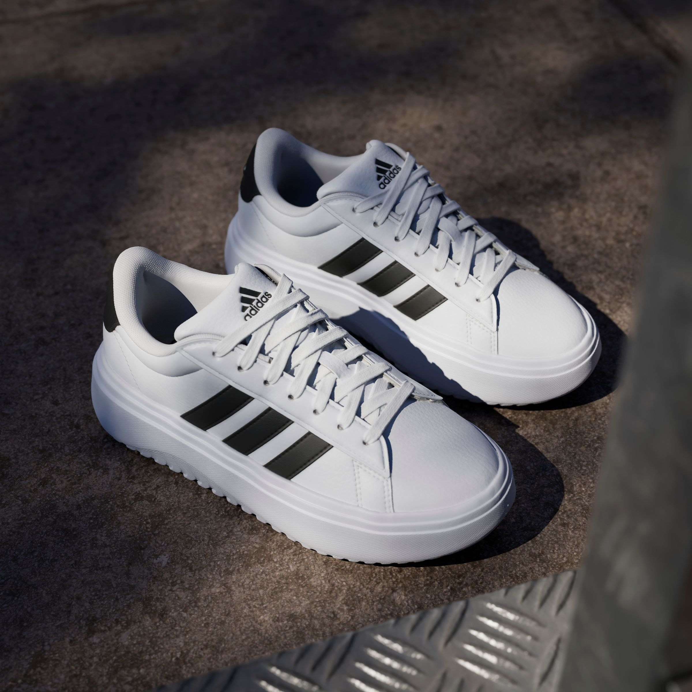adidas Sportswear Sneaker »GRAND COURT PLATFORM«, Design auf den Spuren des adidas Superstar