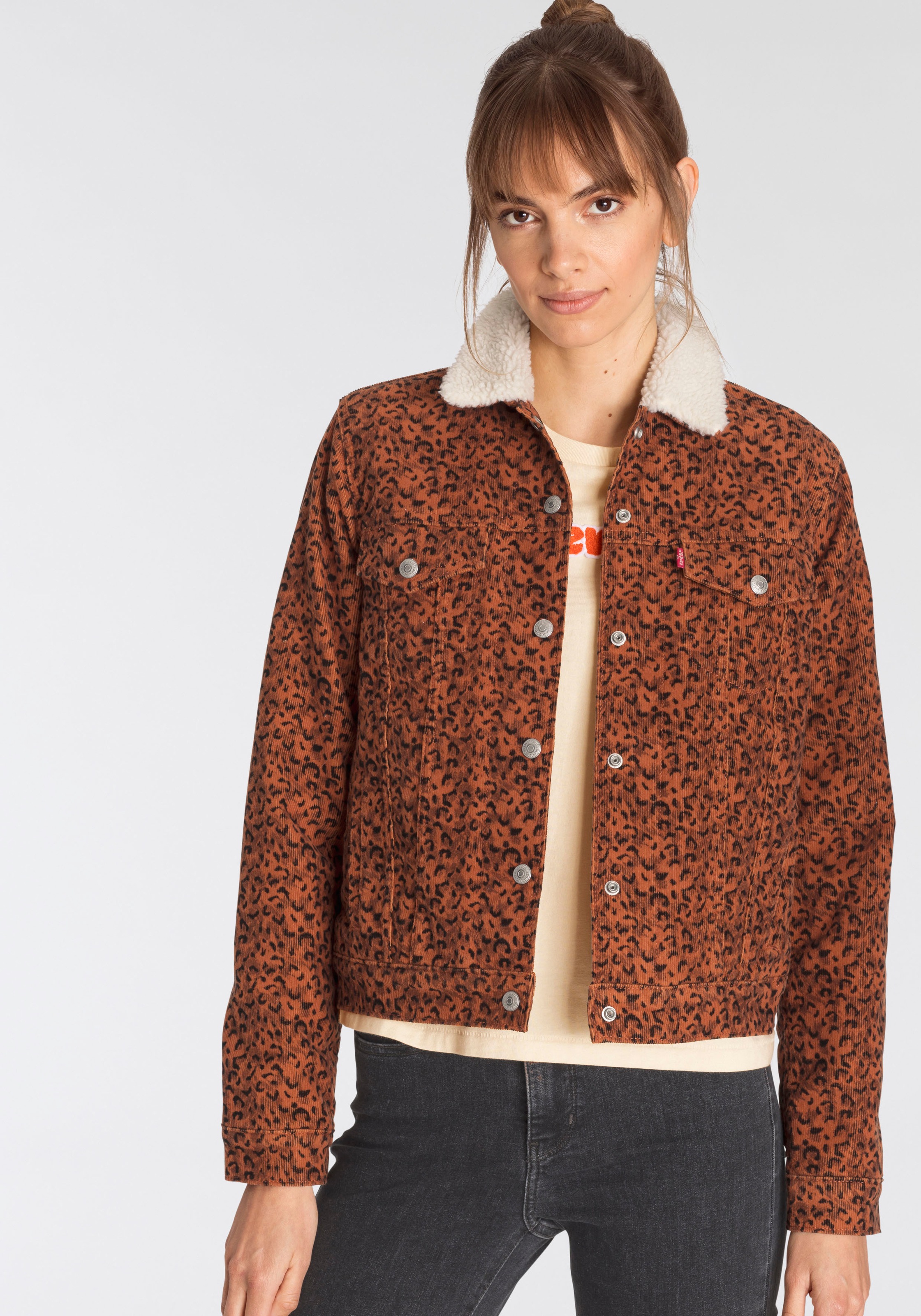 Image of Levi's® Bomberjacke »ORIG SHERPA COLLAR TRKR«, Mit Levi's® Marken Flag an der Brusttasche bei Ackermann Versand Schweiz