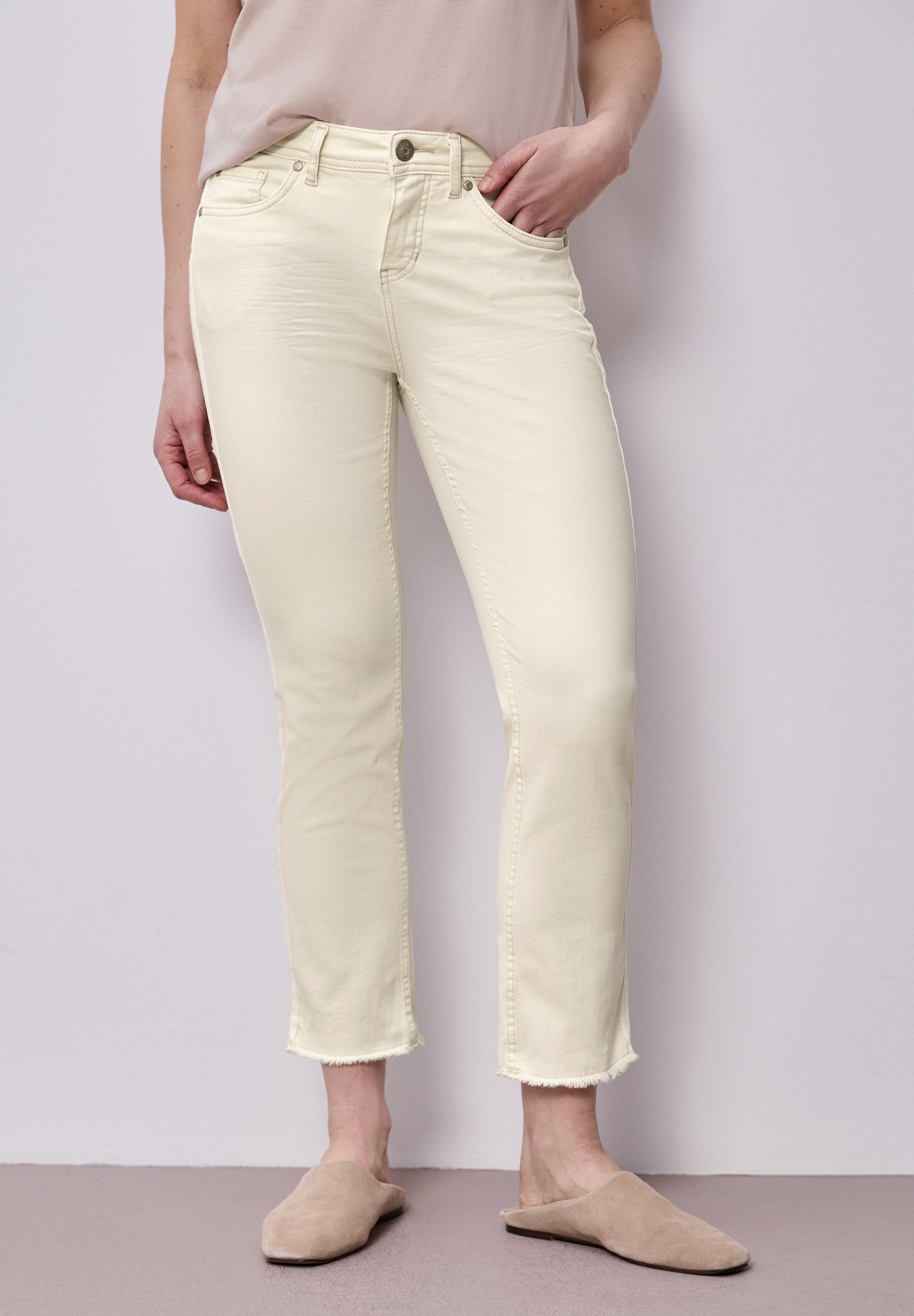 Image of STREET ONE Slim-fit-Jeans "Style Tilly" Straight Legs Jeans mit fransigem Saum