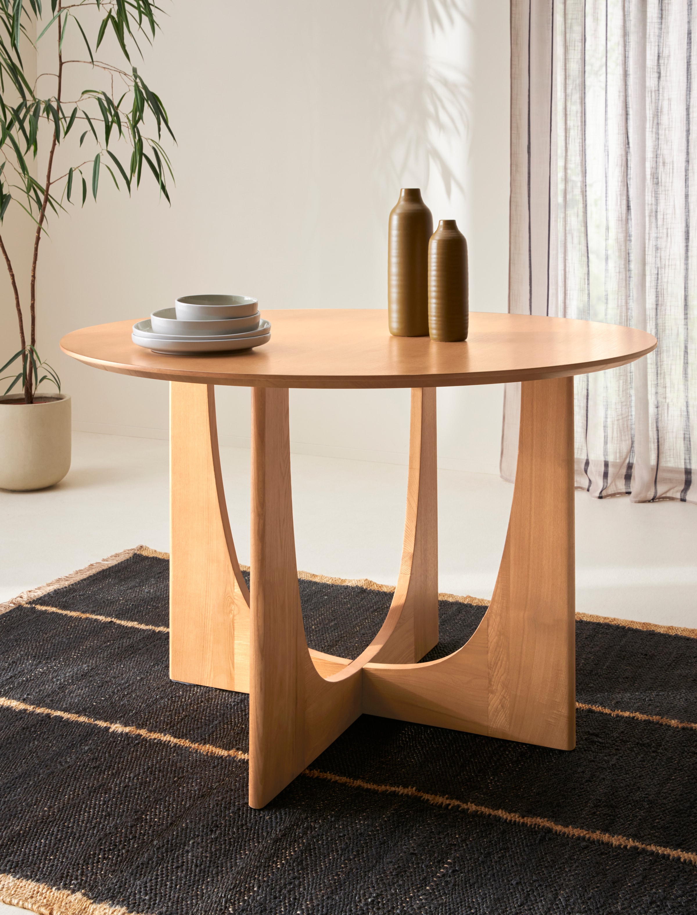 LeGer Home by Lena Gercke Esstisch »Zirella« massives Eschenholz, markantes Kreuzfuss-Design, Breite 120 cm