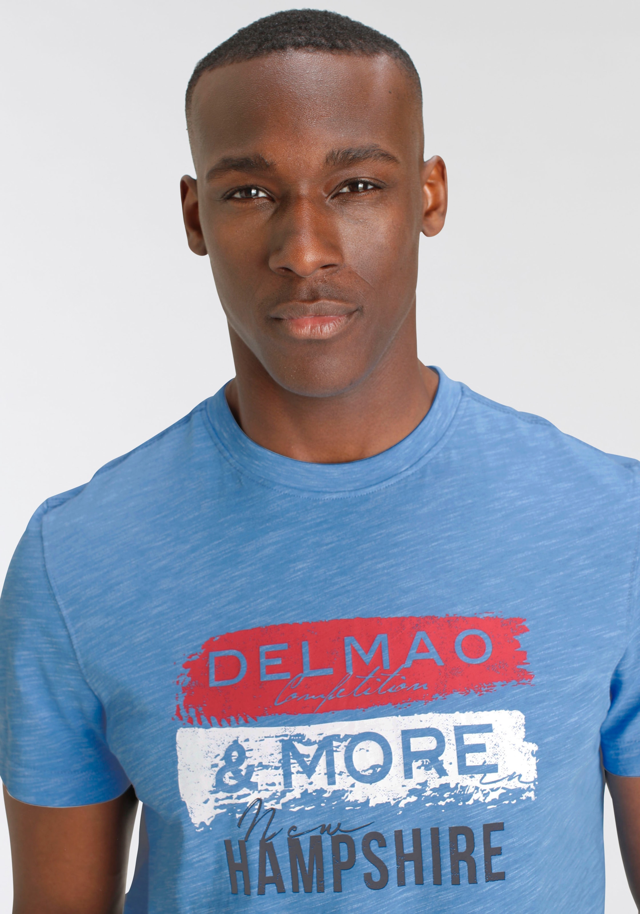 DELMAO T-Shirt, mit Brustprint-NEUE MARKE!