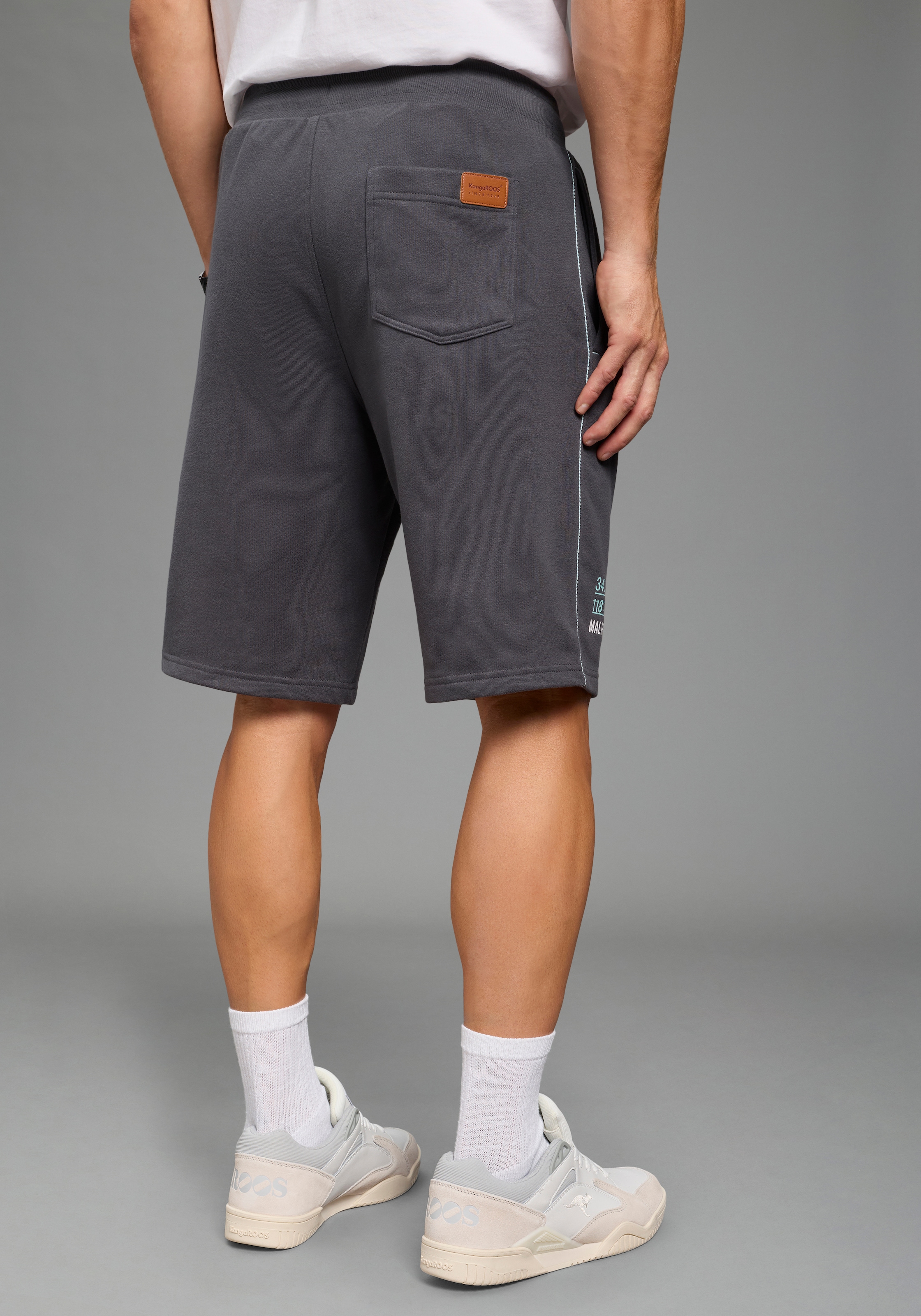 KangaROOS Sweatshorts  mit elastischem Bund, mit Kordelzug am Bund, auch in grossen Grössen