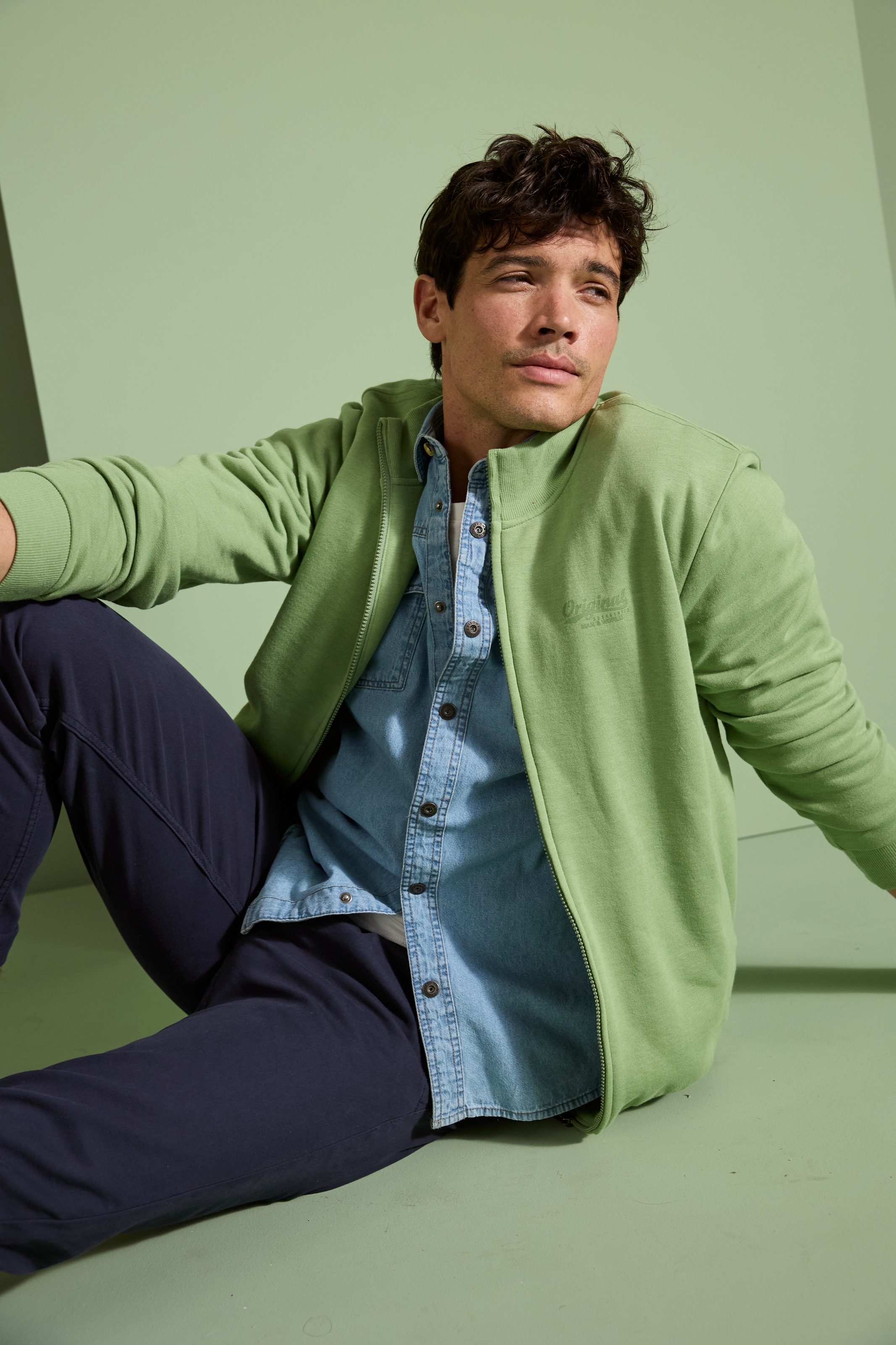 Man's World Sweatjacke Stehkragen und dezentem Logodruck