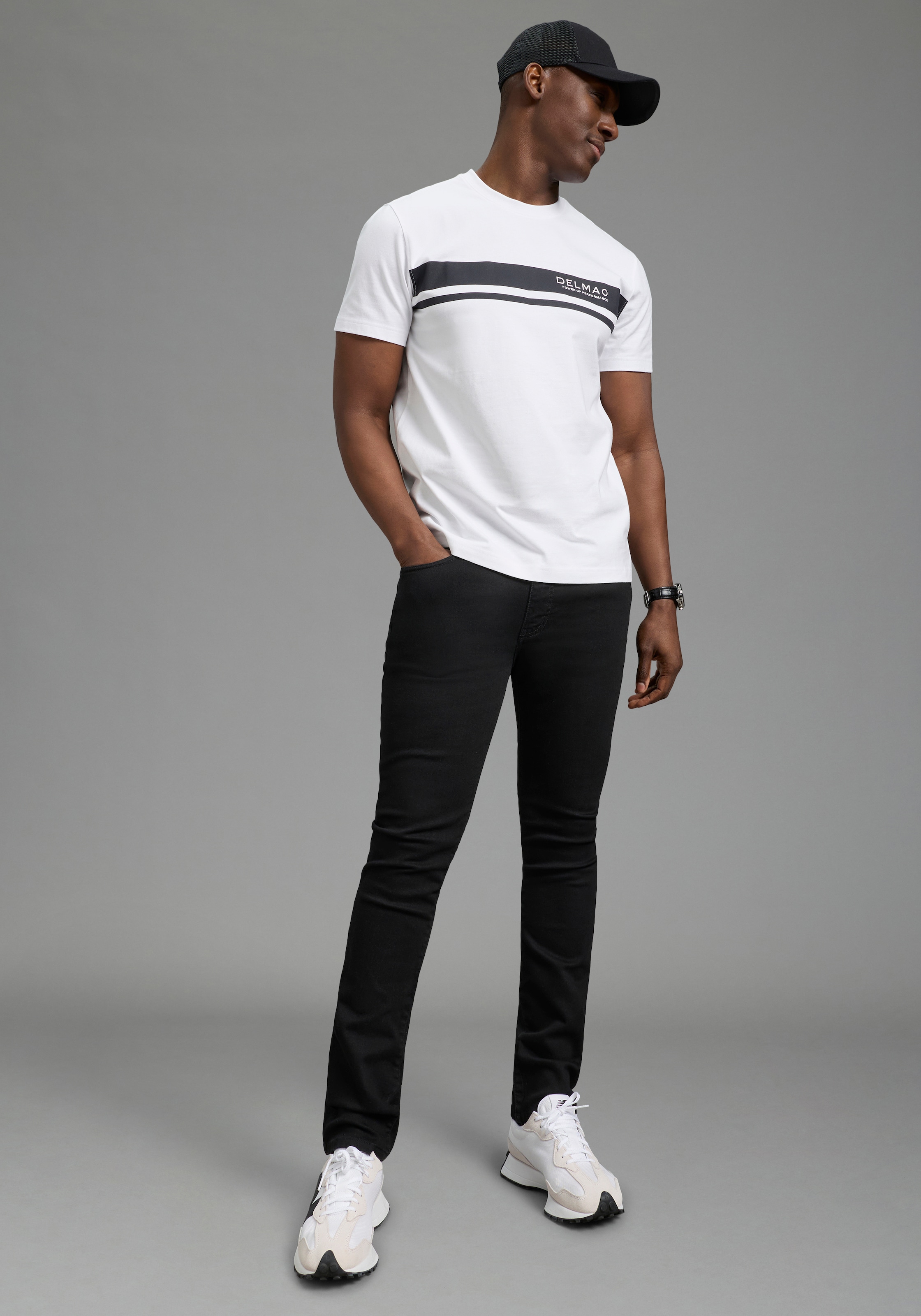 Image of DELMAO Rundhalsshirt "Neue Kollektion" Kurzarm, mit Rundhalsausschnitt, normale Passform, Casual-Stil