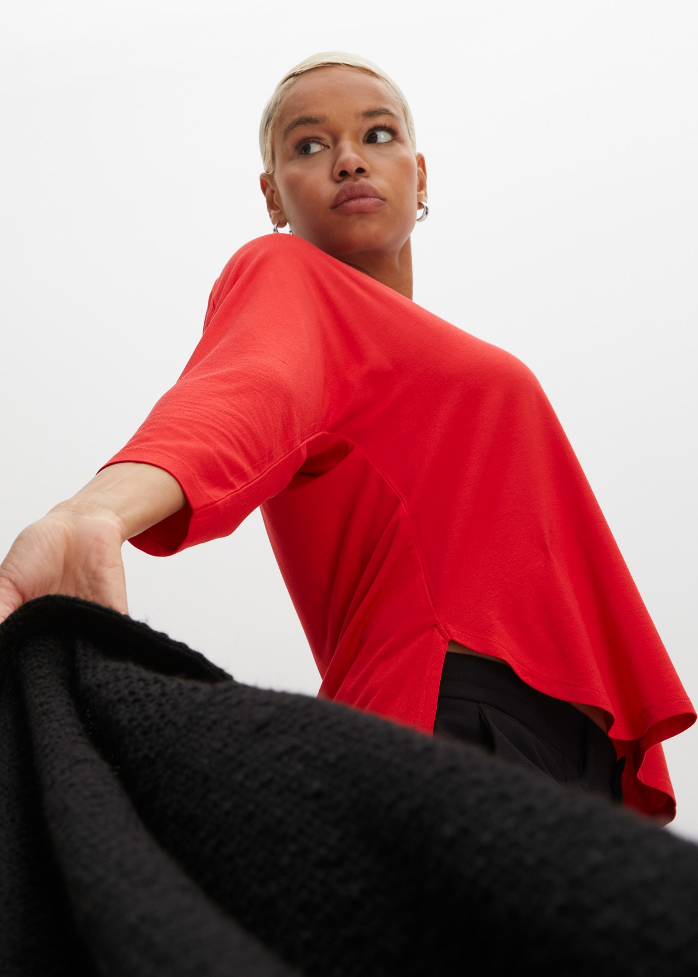 bonprix T-Shirt lässige Passform, Vokuhila Schnitt mit abgerundetem Saum, 3/4-Ärmel