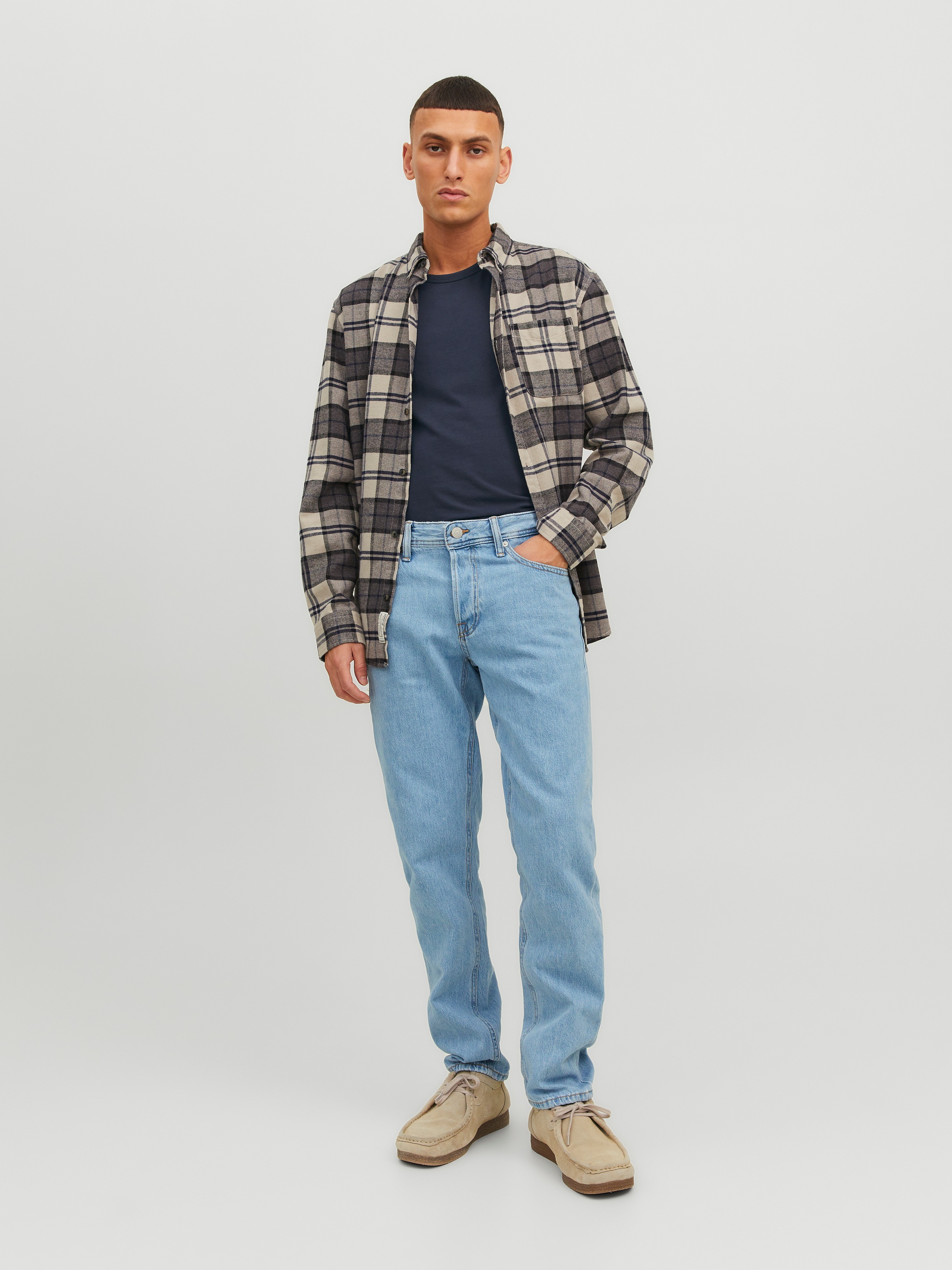 Jack & Jones T-shirt »JJEBASIC mit schmaler Passform für jeden Tag« unifarben, modisch, schmal, Baumwollmischung, Rundhals