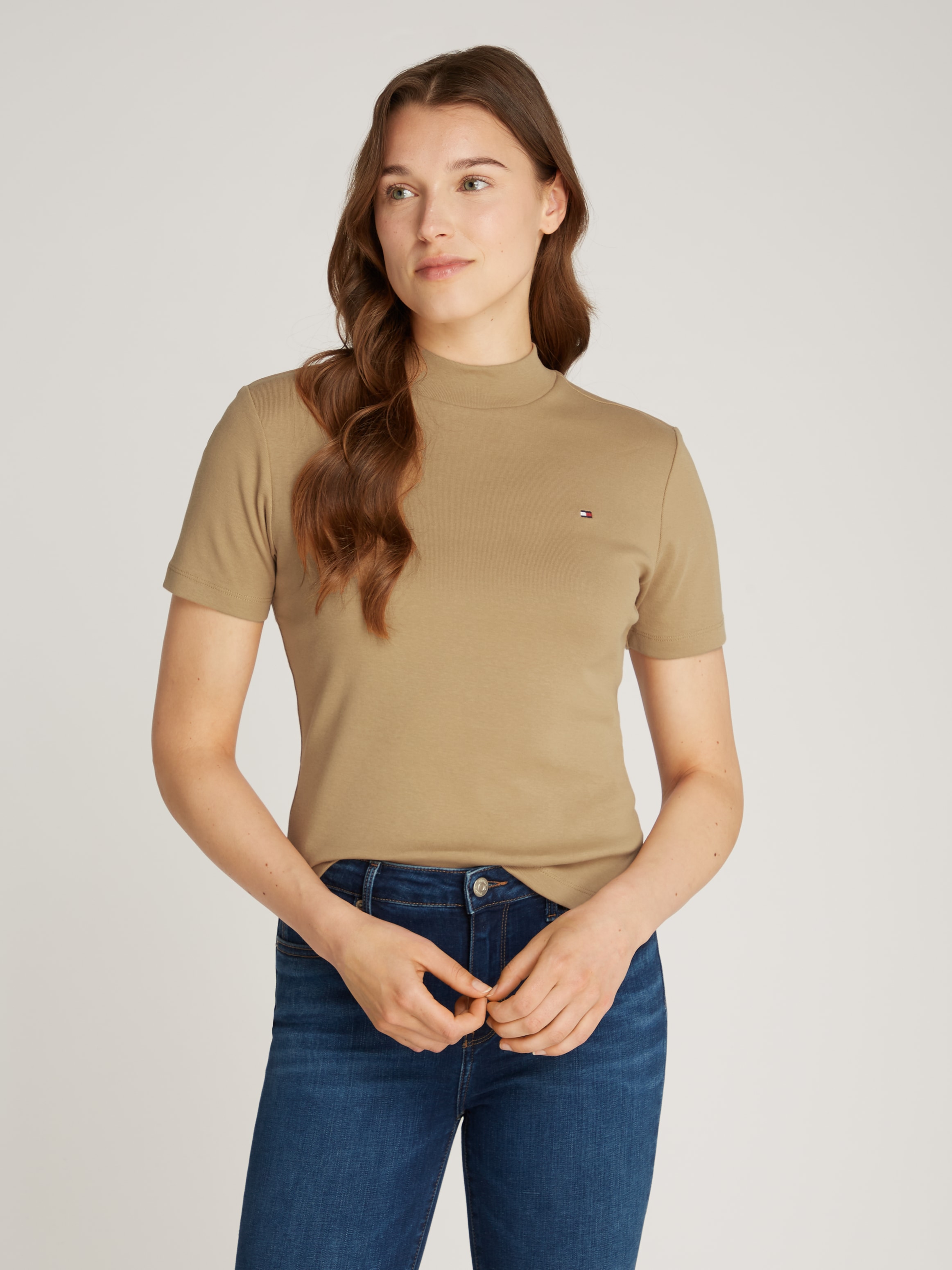 Tommy Hilfiger Stehkragenshirt »NEW CODY SLIM CROP MOCK-NK«, mit Logostickerei