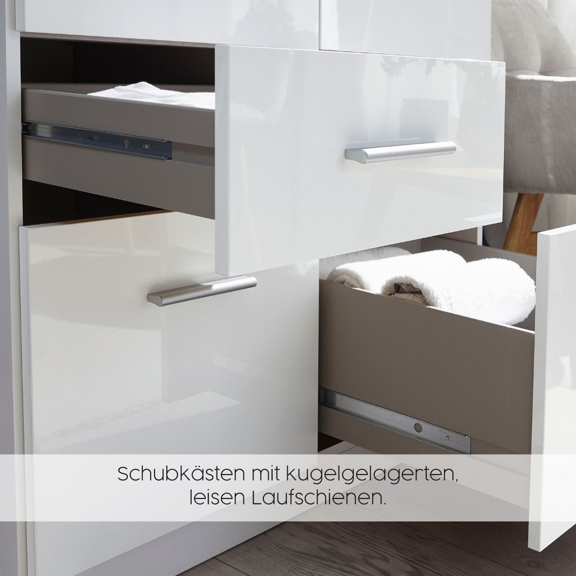 rauch »Kleiderschrank Schrank Garderobe Wäscheschrank BORBONA« Largeurs 226/271 cm, hauteur 210 cm,  en 2 largeurs, avec miroir et nombreuses combinaisons de couleurs FABRIQUÉ EN ALLEMAGNE