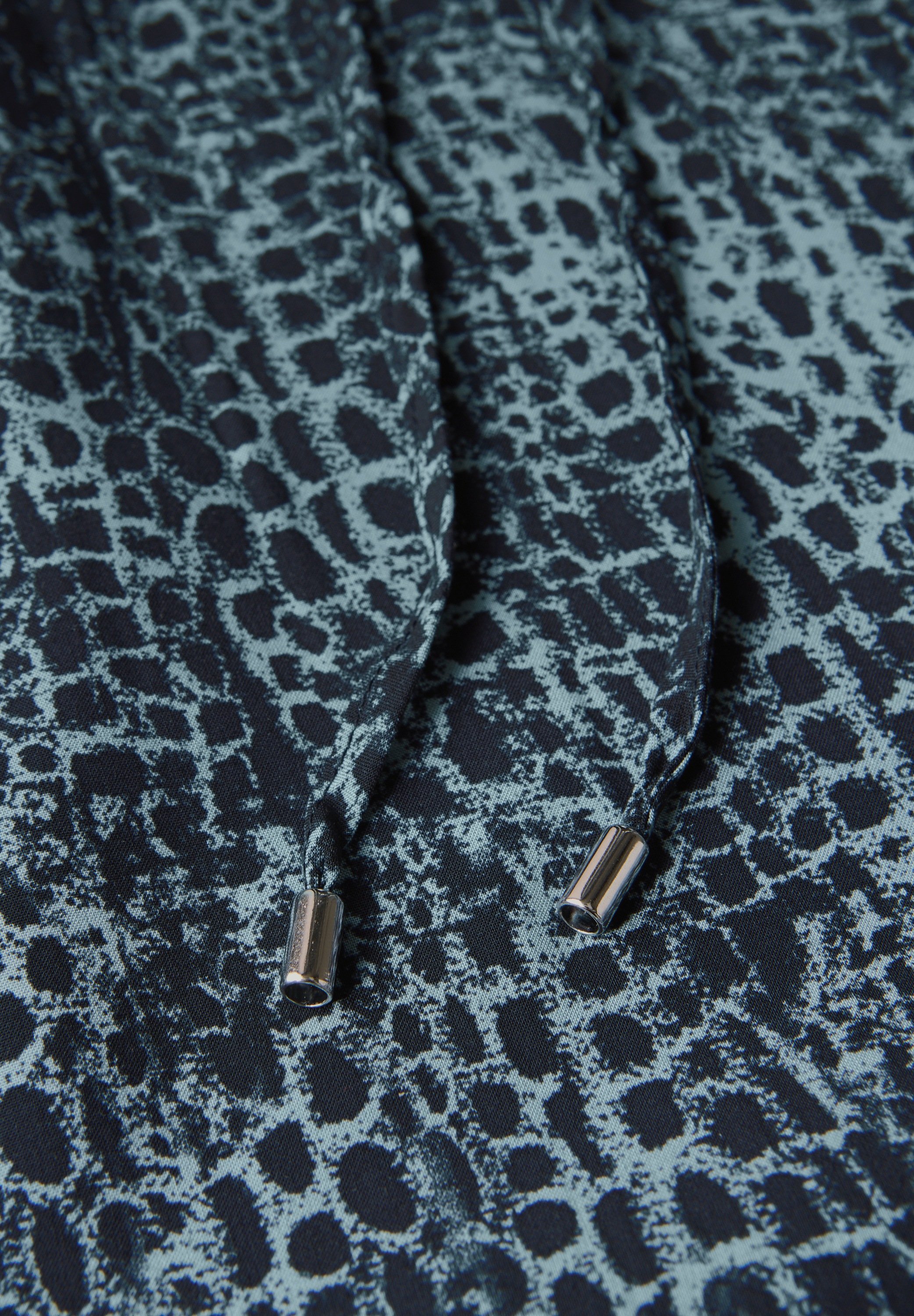 STREET ONE Minikleid, mit Volant-Details und grafischem Muster