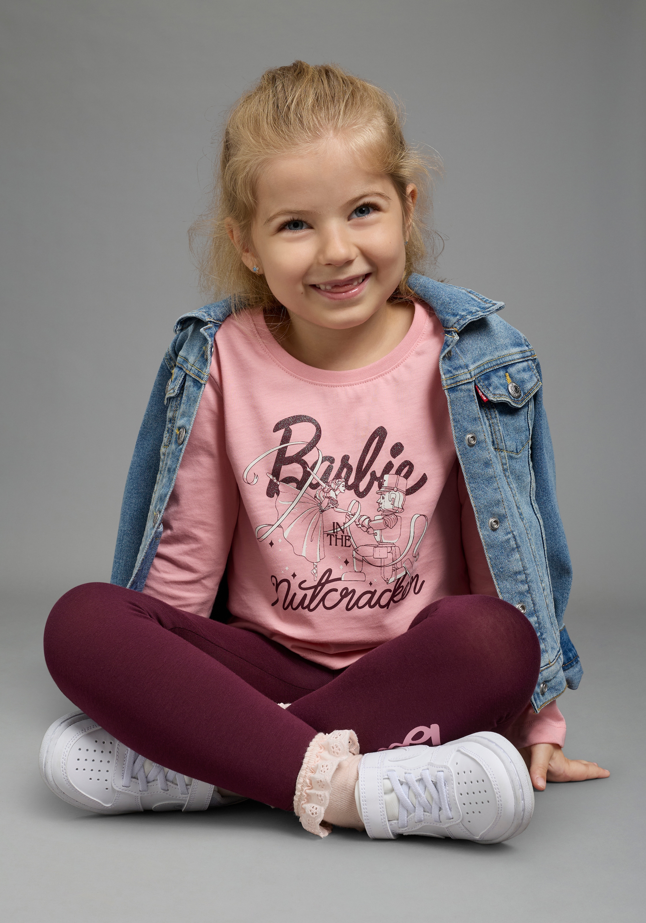 KIDSWORLD Langarmshirt »BARBIE Glitzerdruck Shirt, Mattel« BARBIE Nussknacker Shirt, hüftlange Basic-Passform, Langarm-Design