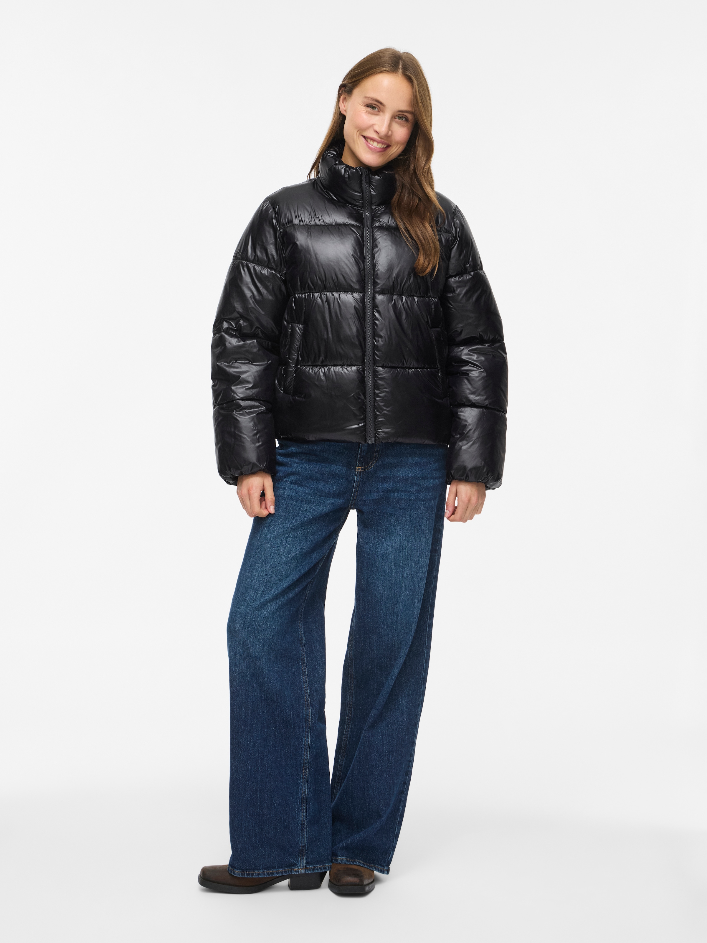 Vila Veste matelassée »VILYCHEE L/S SHORT PUFFER/TB« Kunstfaser, hoher Stehkragen
