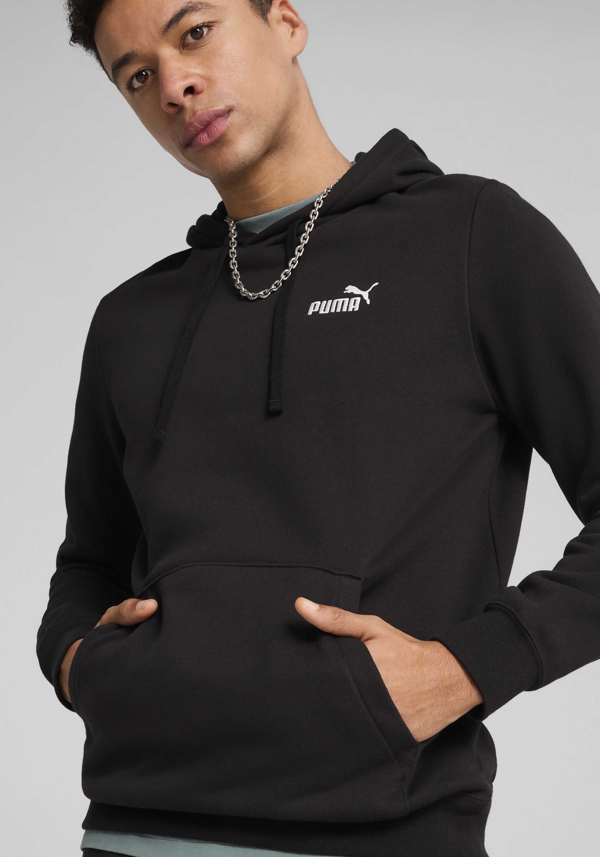 PUMA Sweat à capuche »ESS SMALL NO 1 LOGO HOODIE FL«, avec capuche réglable, avec poignets et ourlet côtelés
