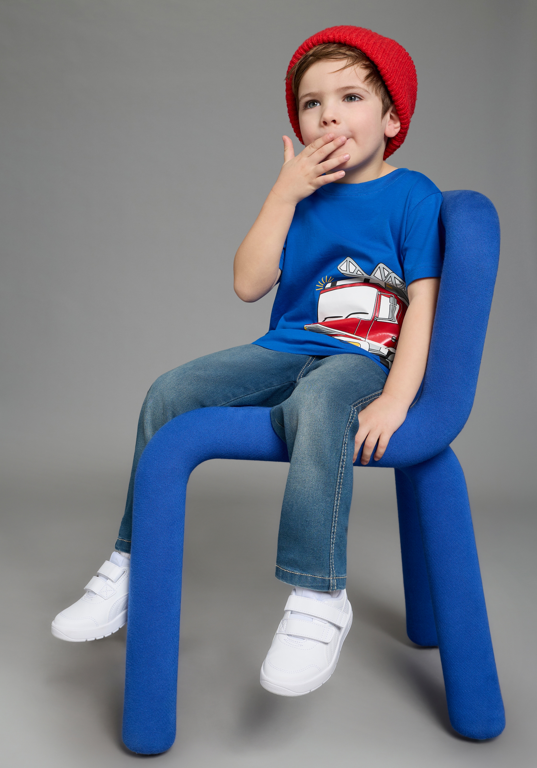 KIDSWORLD T-Shirt »Cooles Shirt mit Feuerwehr Folienprint« für Jungen, Kurzarm, mit Glitterdruck, Basic Passform