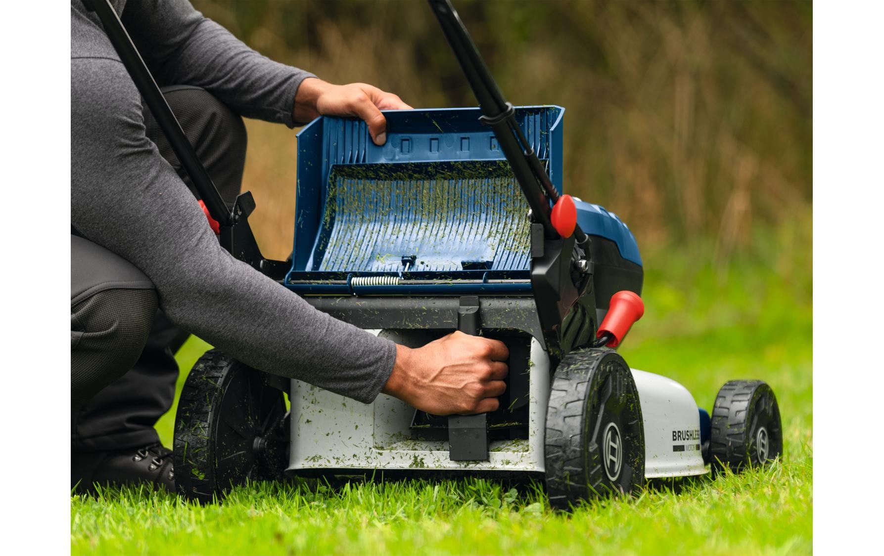 Bosch Professional Akkurasenmäher »GRA18V2-46SP« Selbstfahrend für bequemes und müheloses Mähen