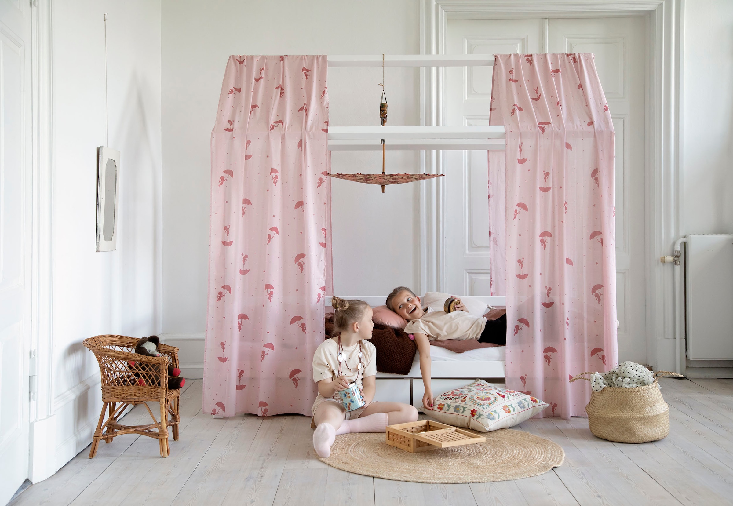 Hoppekids Kinderbett »ECO Dream« Hausbett mit Dach 90x200 massiv weiss