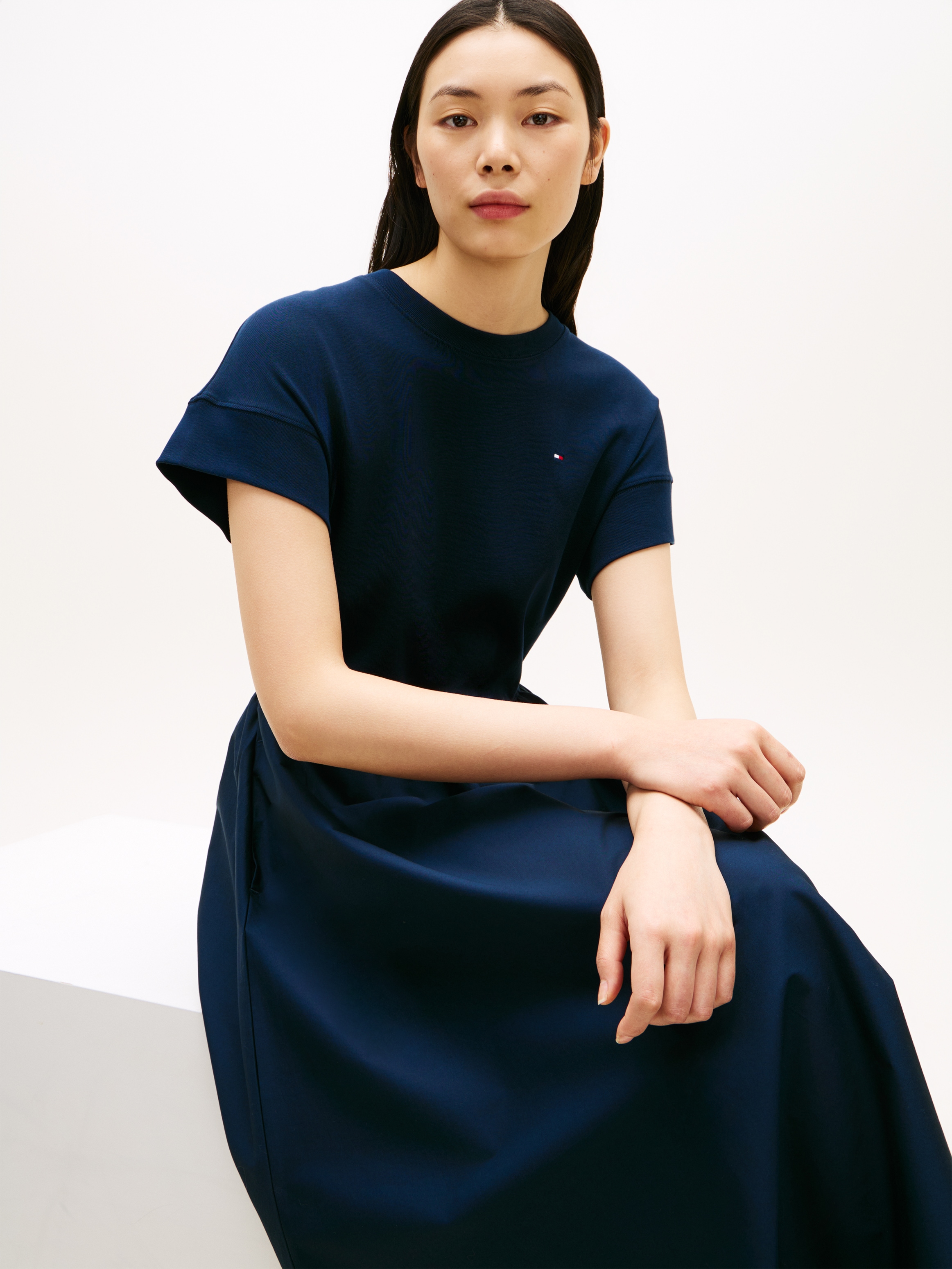 Tommy Hilfiger Robe en ligne A »CODY MIX MEDIA C-NK MIDI DRESS« Poches pour les mains in Midi-Länge, Rundhals, Regular Fit