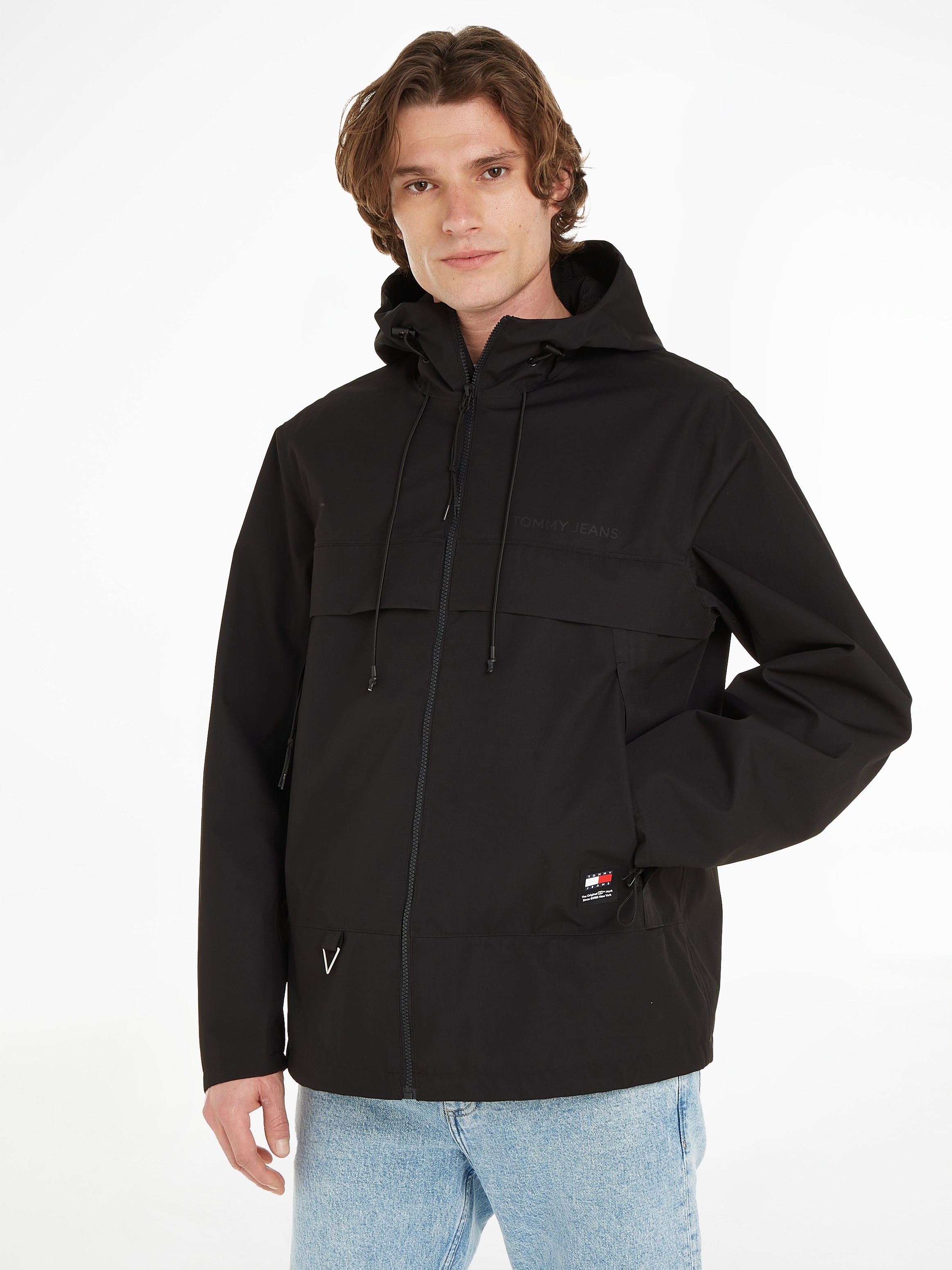 Tommy Jeans Plus Outdoorjacke »TJM TECH OUTDOOR CHICAGO EXT«, mit Kapuze, mit Logo-Schriftzug auf der Brust