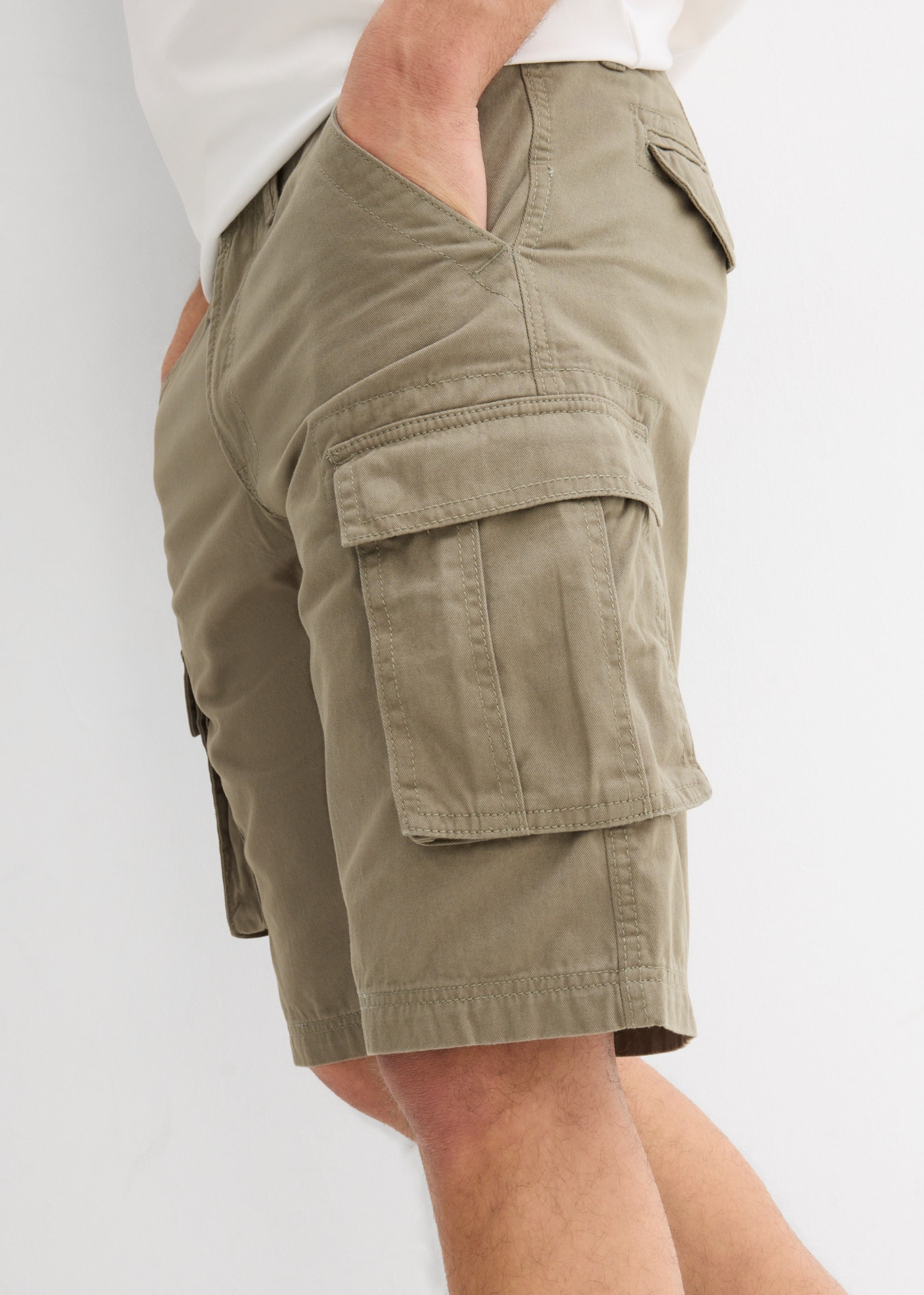 bonprix Cargobermudas  pantalon cargo, en coton, avec poches à rabat, coupe décontractée