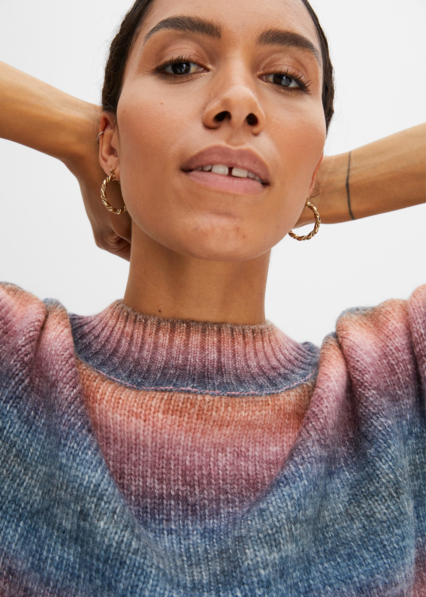 bonprix Pull en tricot aus Polyacryl, Polyester, Polyamid und Wolle, ohne Kragen