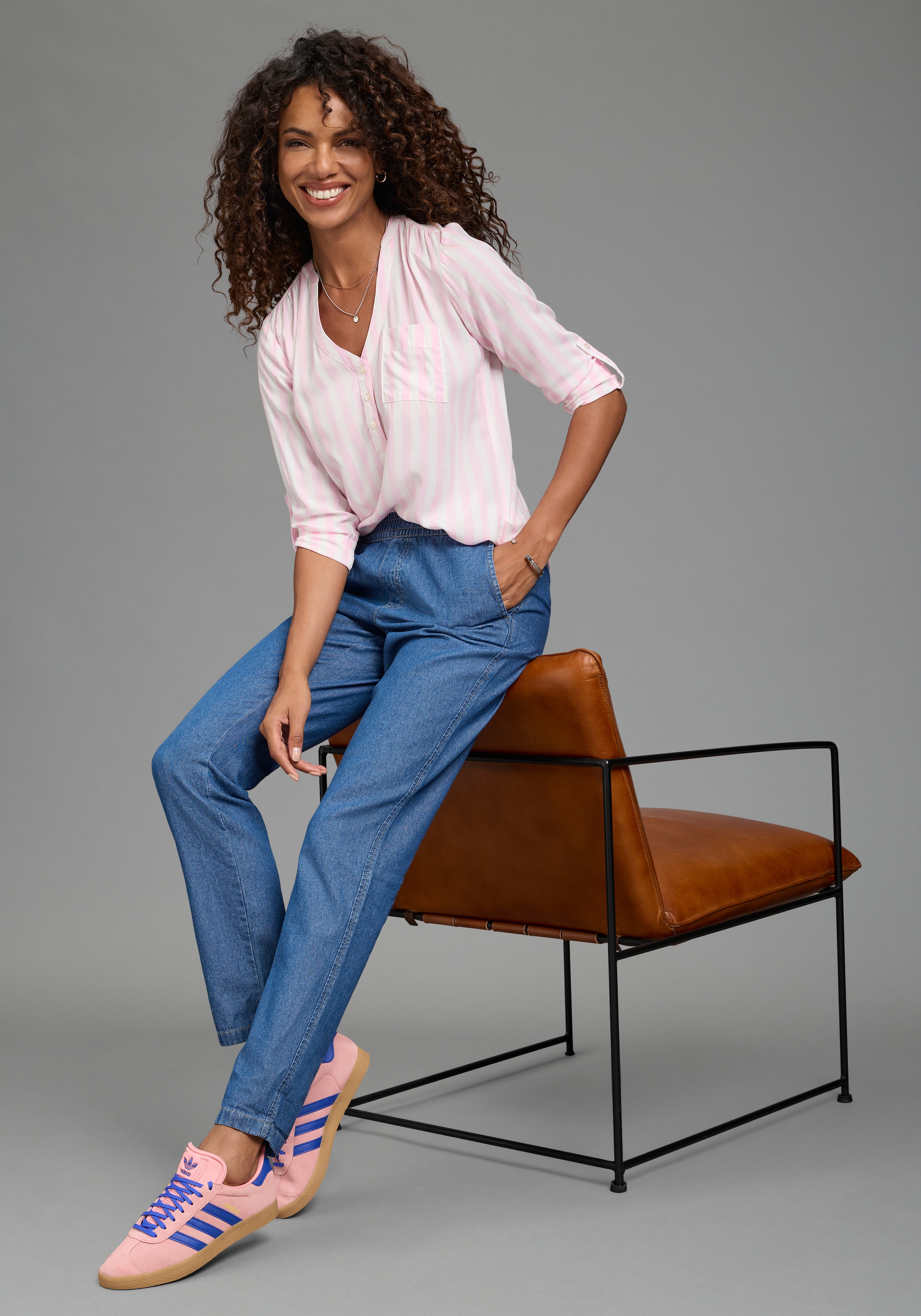 Arizona Jeans Relax-fit »mit Schlupfbund« avec coupe droite des jambes, hauteur normale de taille, en coton