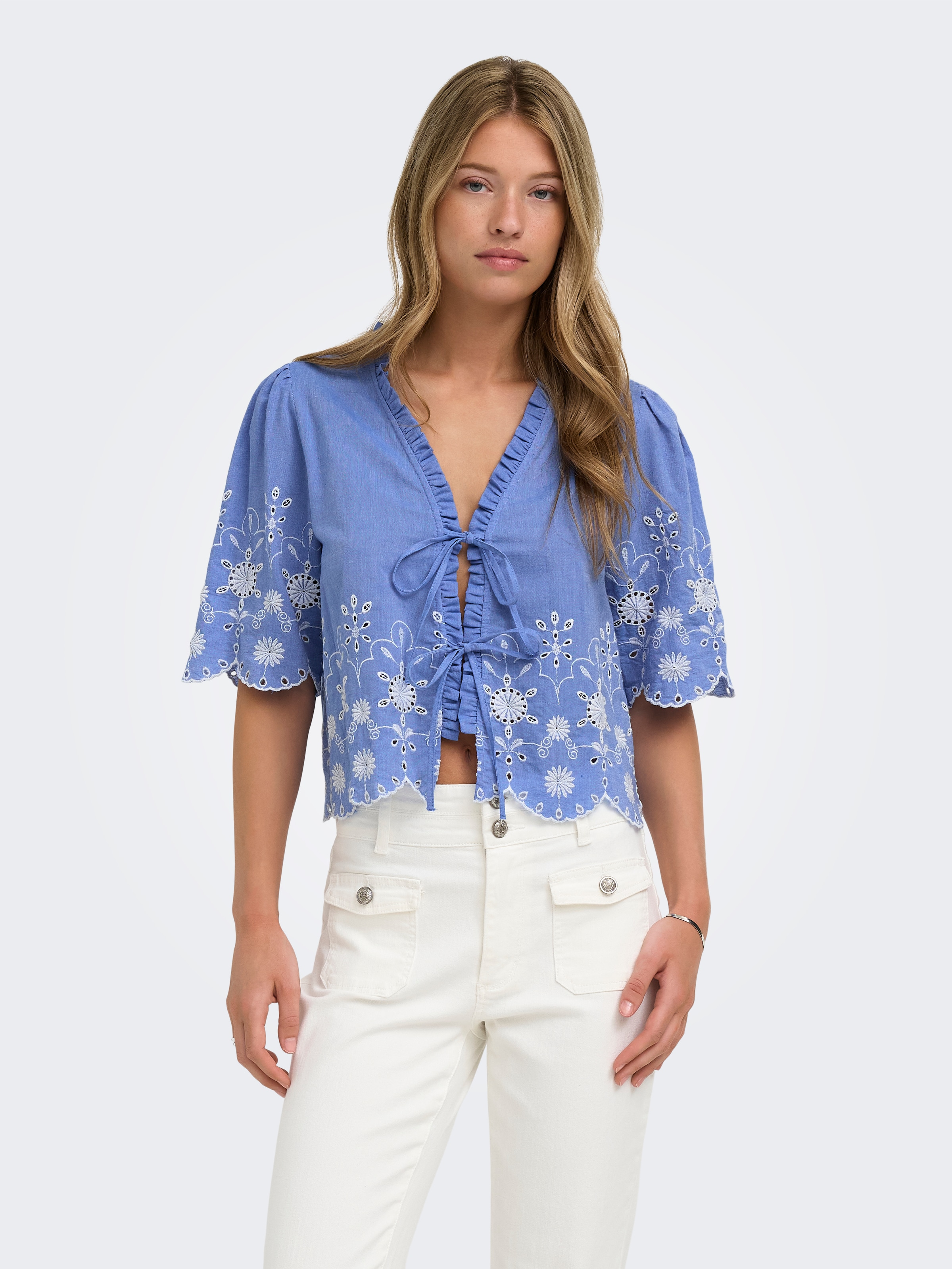 Image of ONLY Kurzarmbluse "ONLMIFFY S/S EMB TIE TOP NOOS WVN" Baumwolle, regular fit, V-Ausschnitt