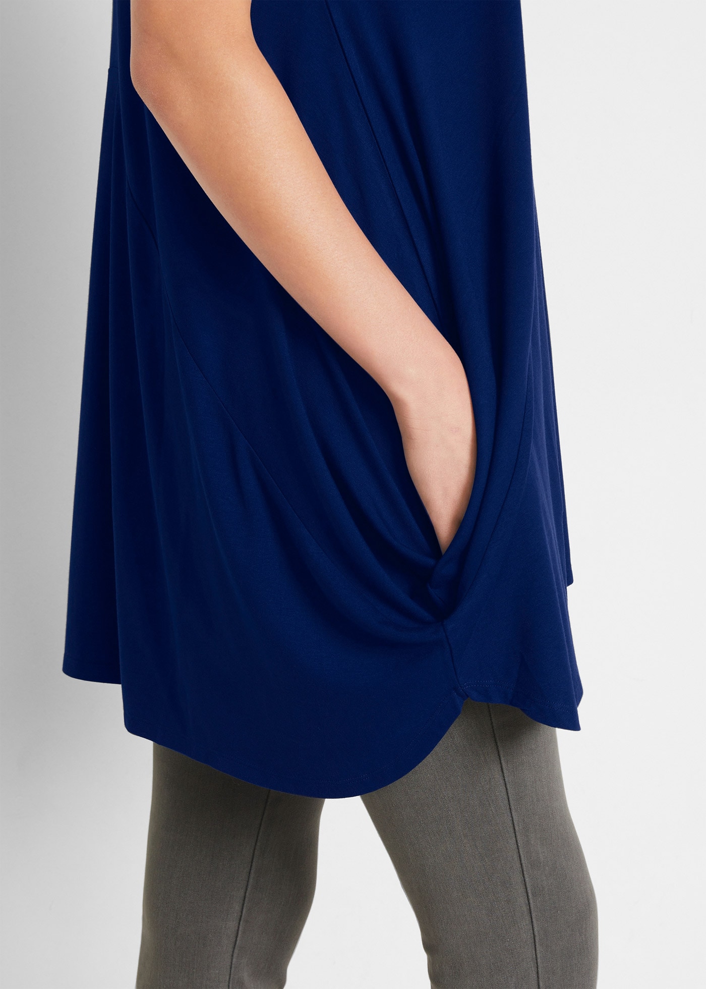 bonprix T-shirt long A-Linie Passform, mit Eingrifftaschen, tiefer Rundhalsausschnitt