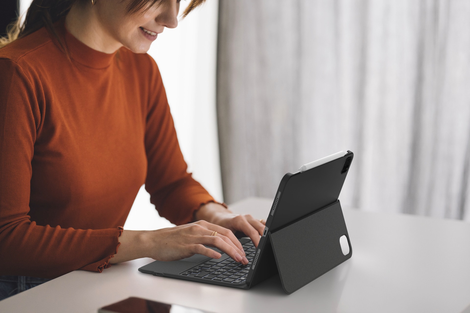 Belkin Clavier iPad »Connect Everyday Tastatur mit Hülle und Halter für iPad 10. Gen« ()