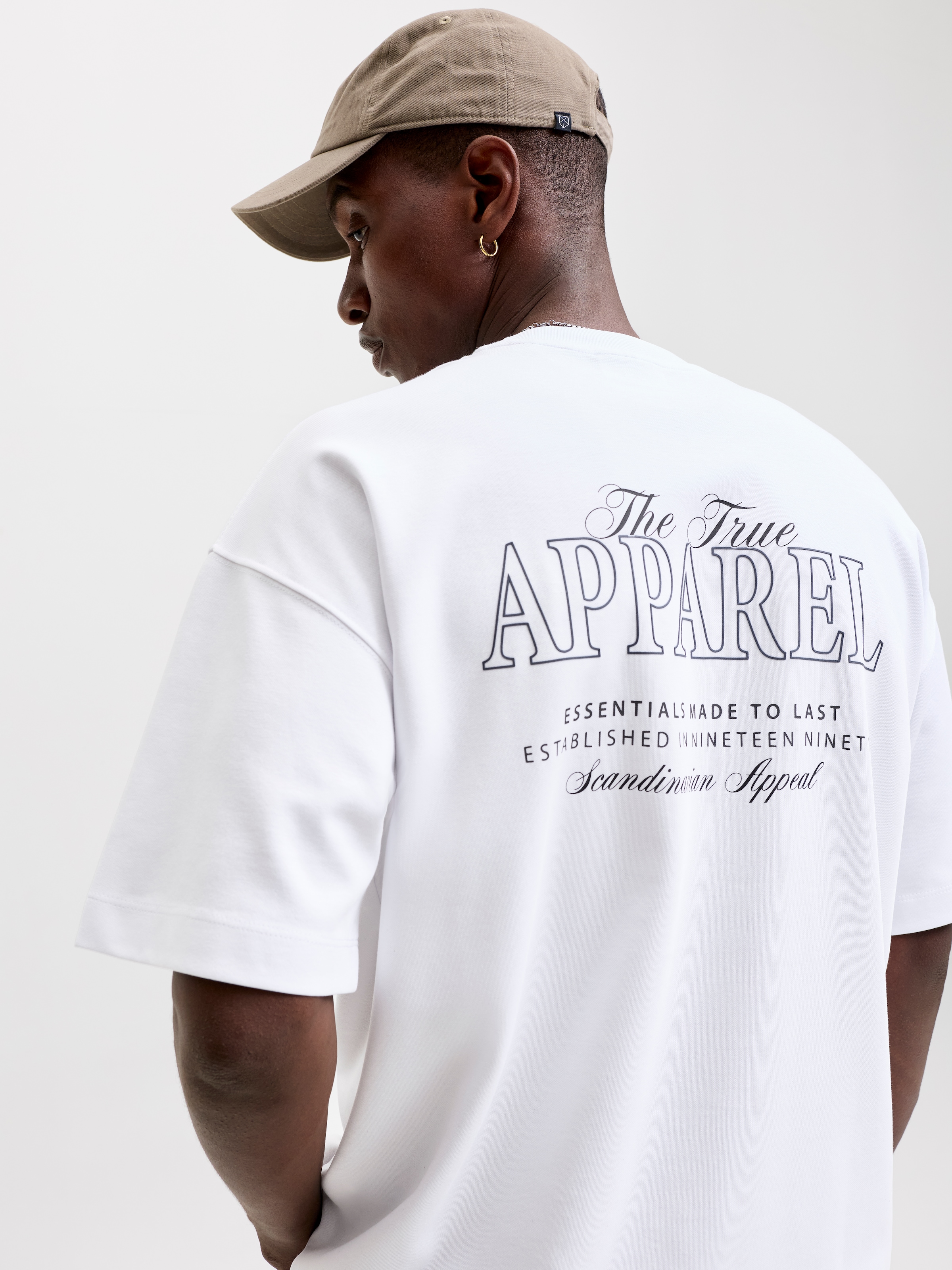 Jack & Jones T-shirt »JJEBARRON STUDIO TEE SS O-NECK SN« mélange de coton, coupe ample