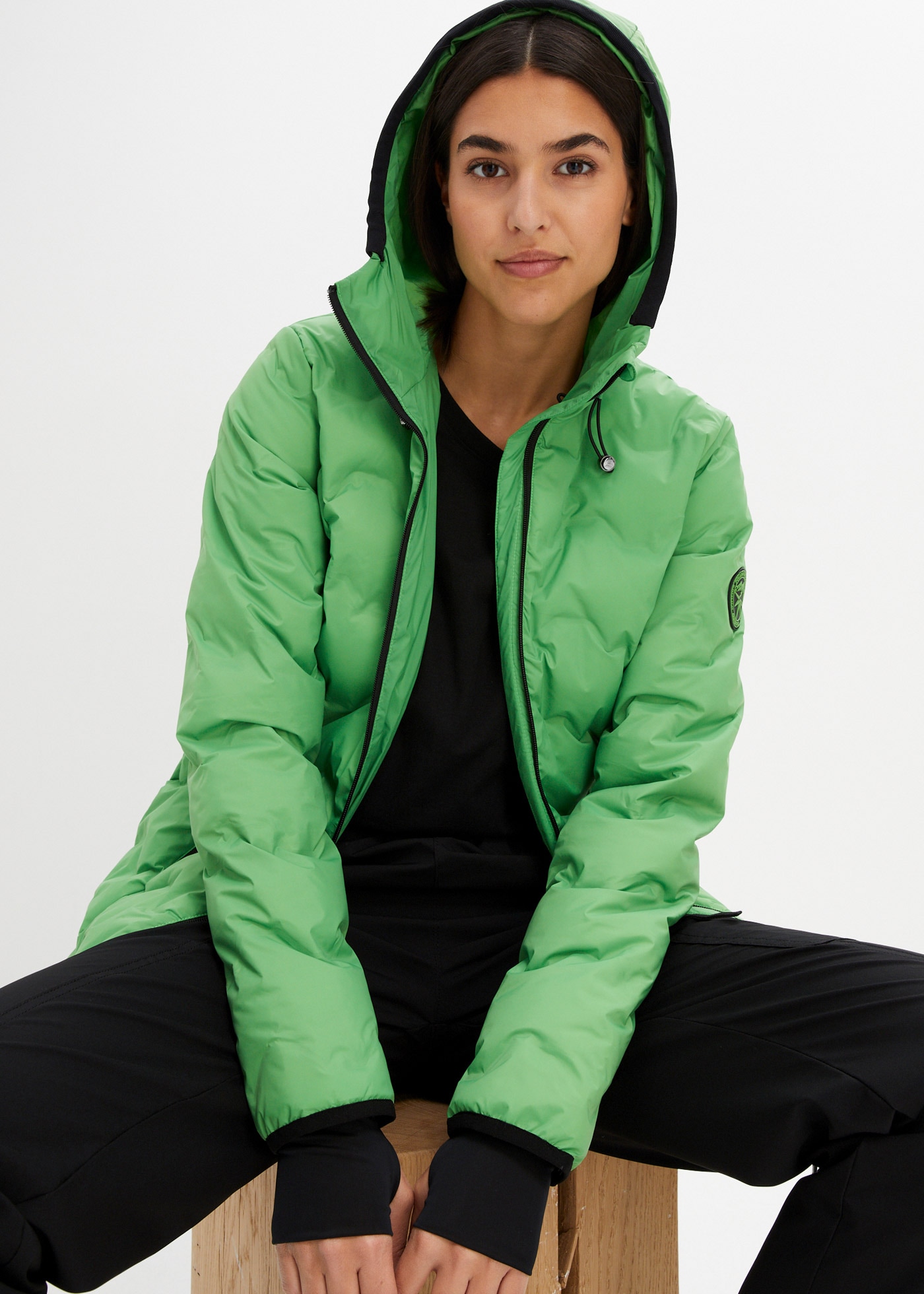 bonprix Funktionsjacke mit Kapuze ultraleichte Wattierung, Handy-Innentasche mit  Kabelausgang