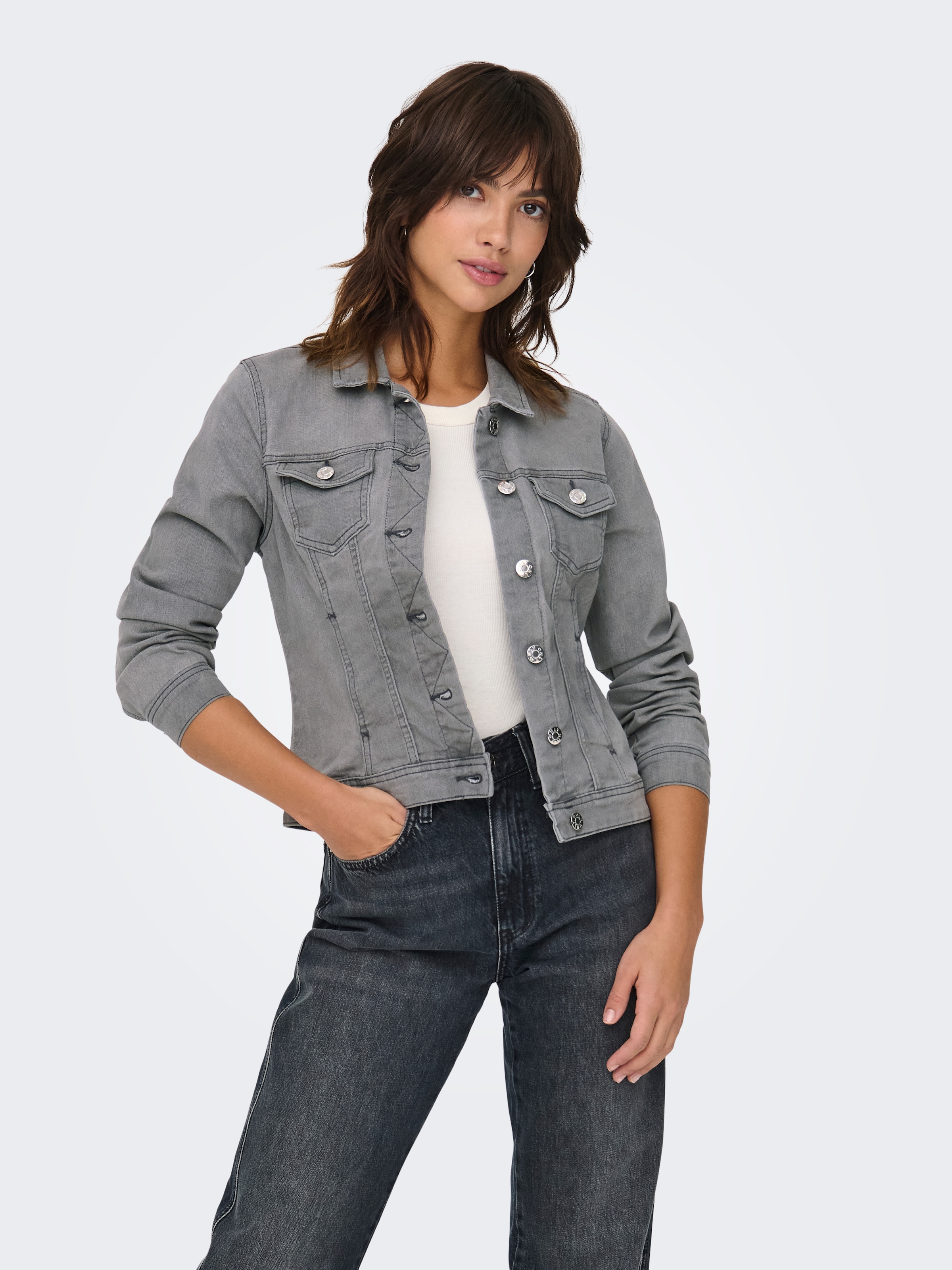 ONLY Jeansjacke »ONLWONDER – Jeansjacke mit Teilungsnähten und Stretch«, sehr figurbetont, casual, Denim, Baumwollmischung, Brusttaschen