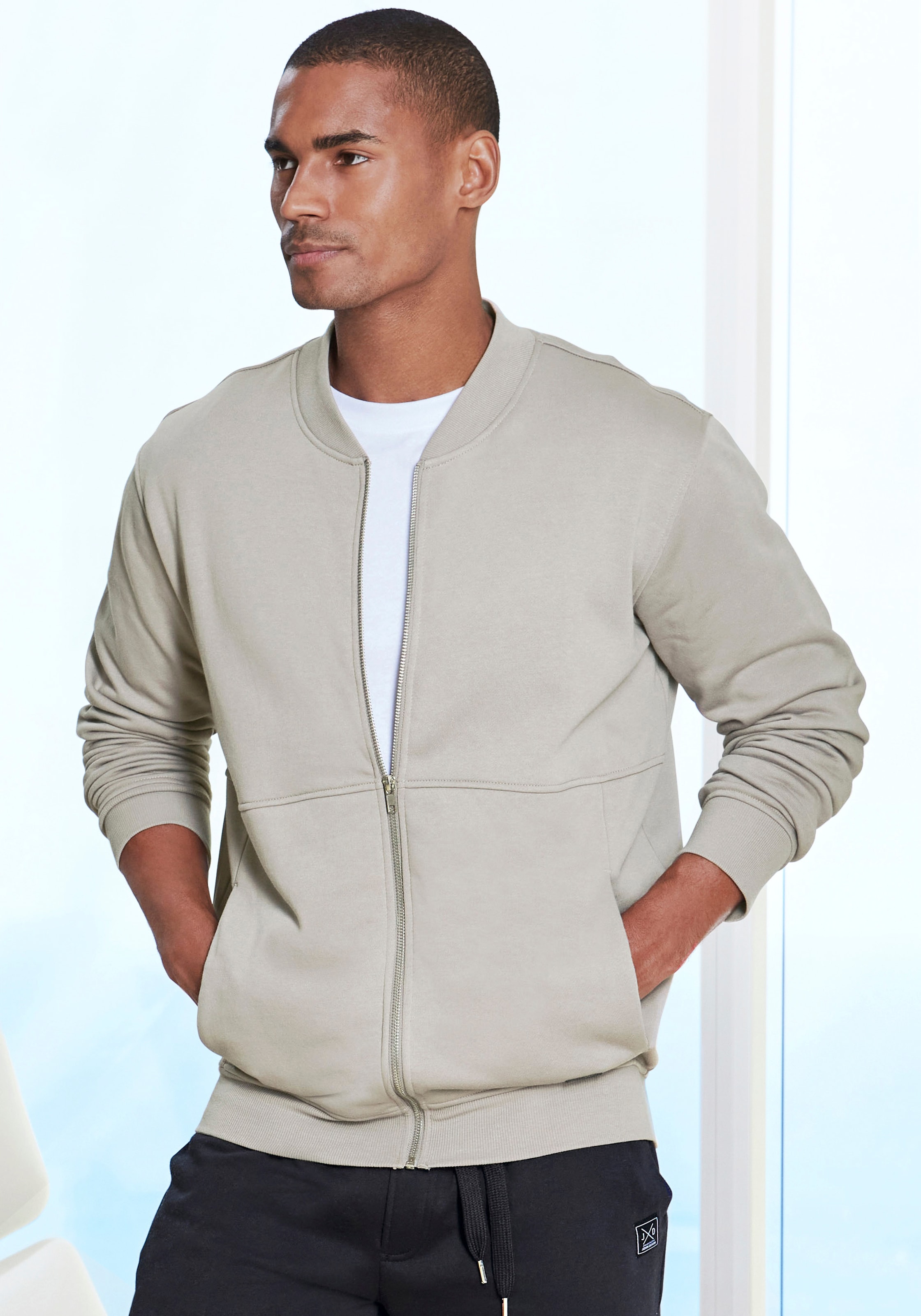 Image of John Devin Sweatjacke "mit modischer Teilungsnaht" Langarm, Sweatjacke mit Reissverschluss und Rundhals, Baumwollmischung