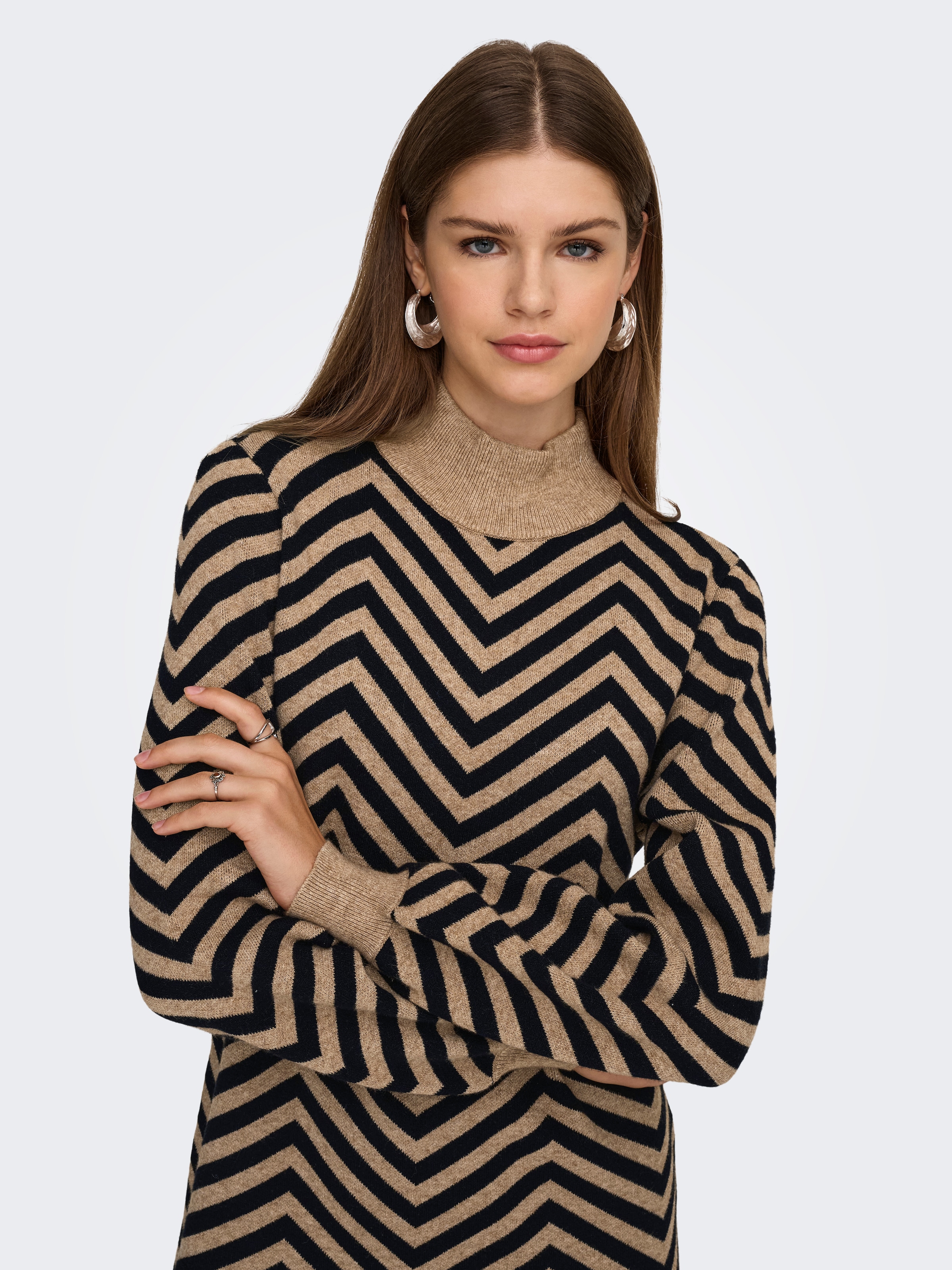 ONLY Robe en tricot »ONLJULIA LS HIGHNECK PATTERN DRESS KNT«