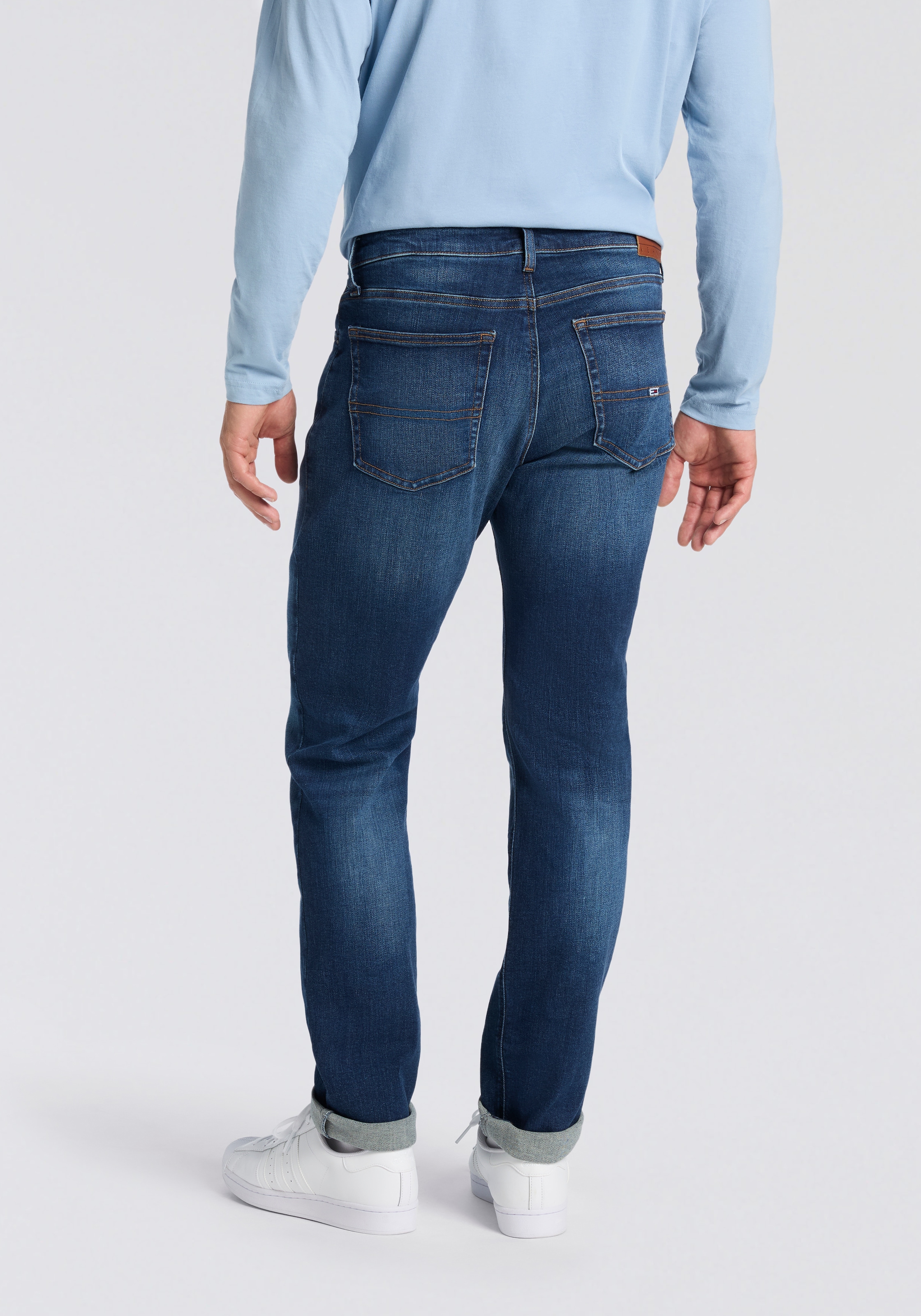 Tommy Jeans Jeans slim »Austin Slim Tapered« zum Knöchel hin schmaler werdende Jeans mit mittlerer Leibhöhe