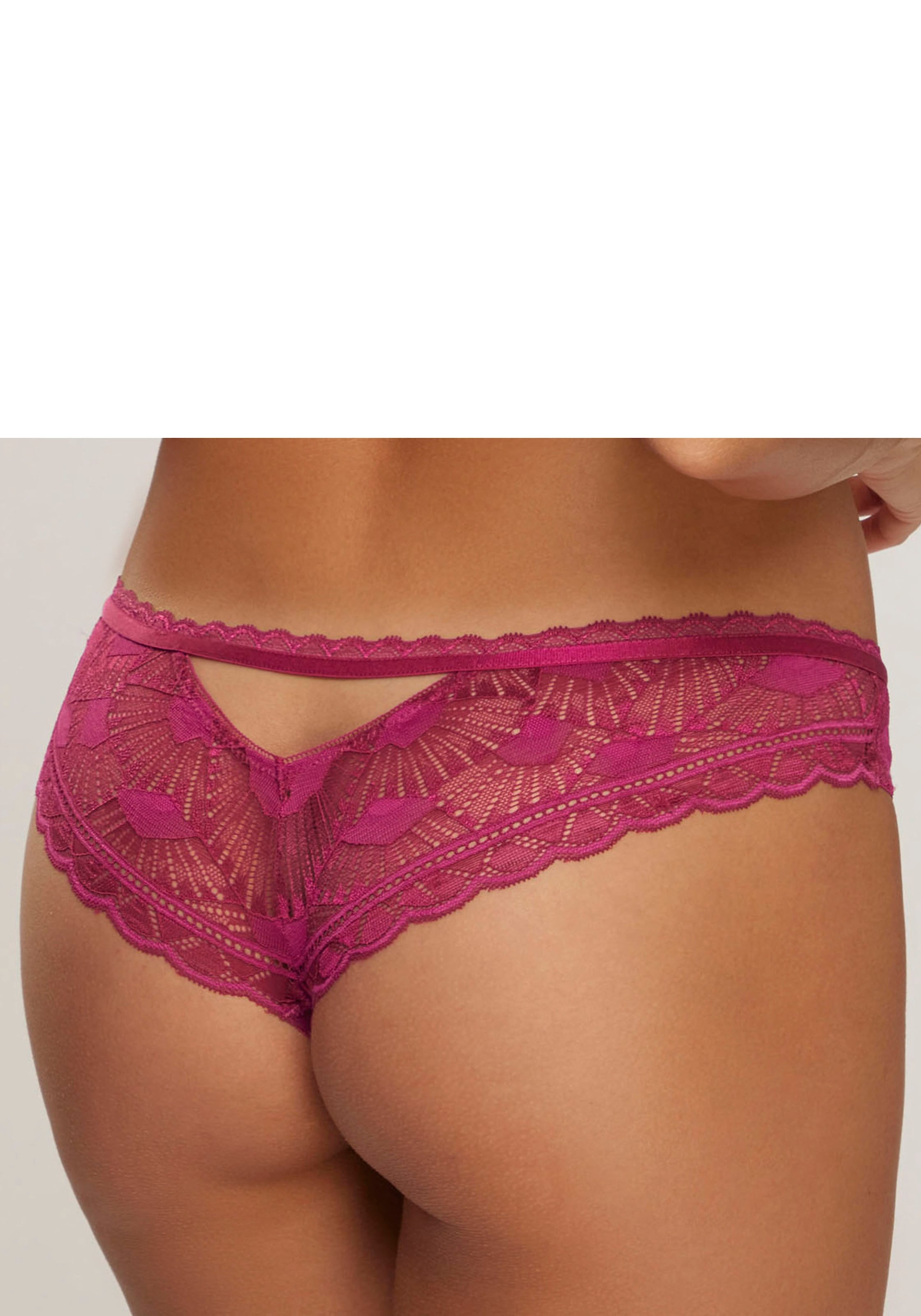 s.Oliver Stringpanty »Adèle« aus blickdicht unterlegter, graphischer Spitze