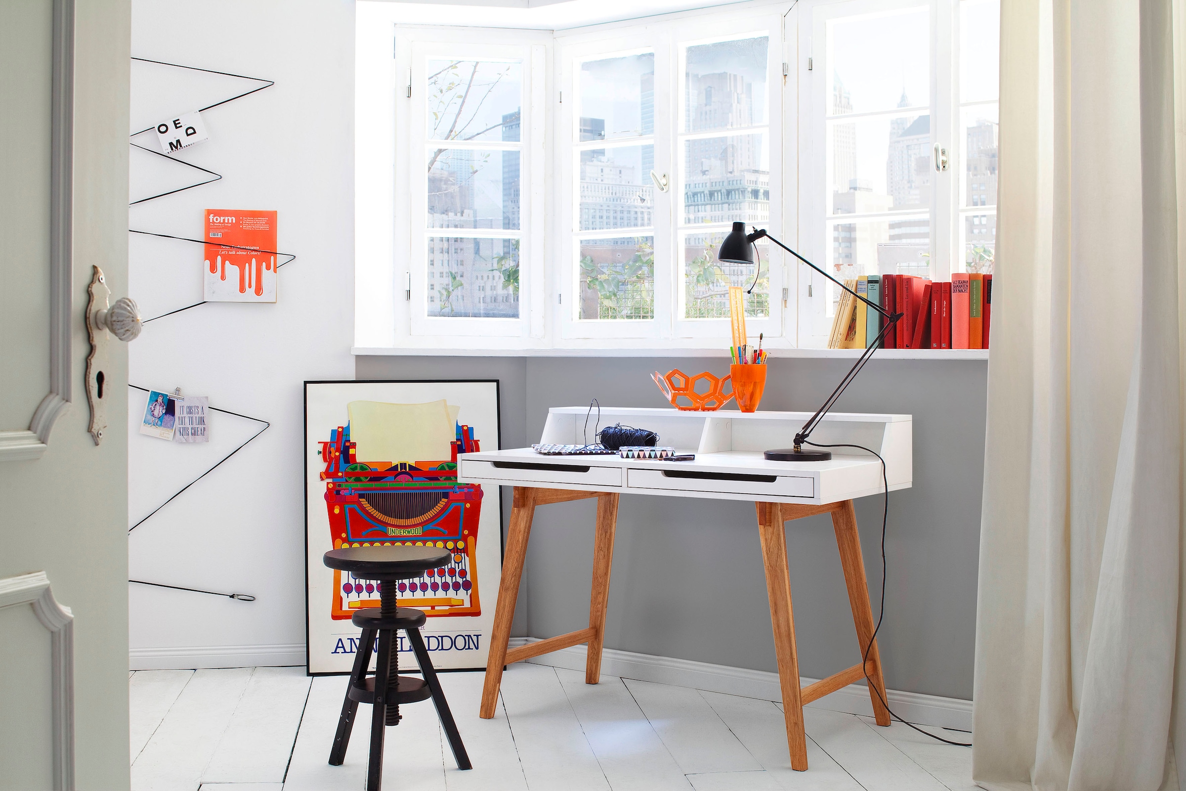 MCA furniture Schreibtisch »Tiffy«, weiss matt lackiert, Gestell Massivholz buchefarben, Breite 110 cm
