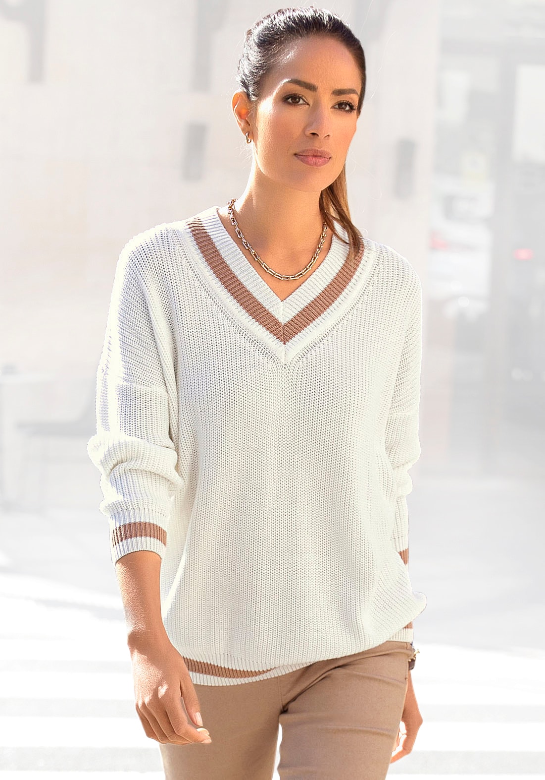 V-Ausschnitt-Pullover, mit Streifen-Details, weicher Strickpullover, casual-chic