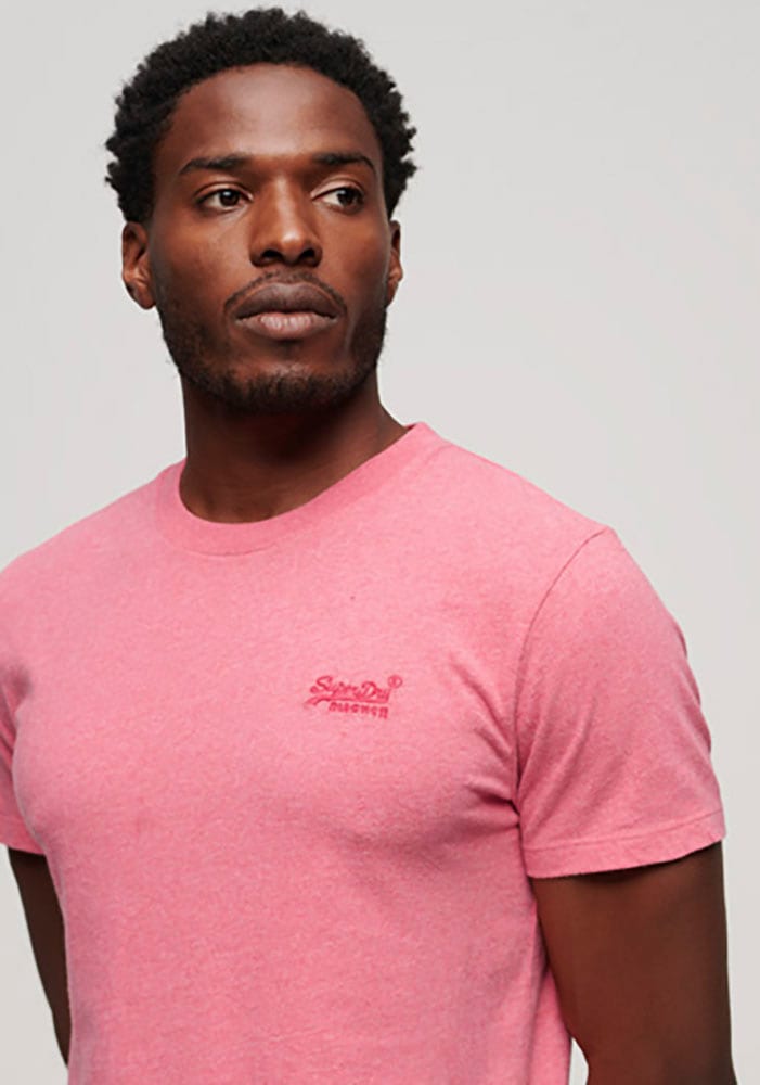 Superdry Rundhalsshirt »ESSENTIAL LOGO EMB TEE« aus Baumwolle und Single Jersey, Slim Fit, Kurzarm, hüftlang