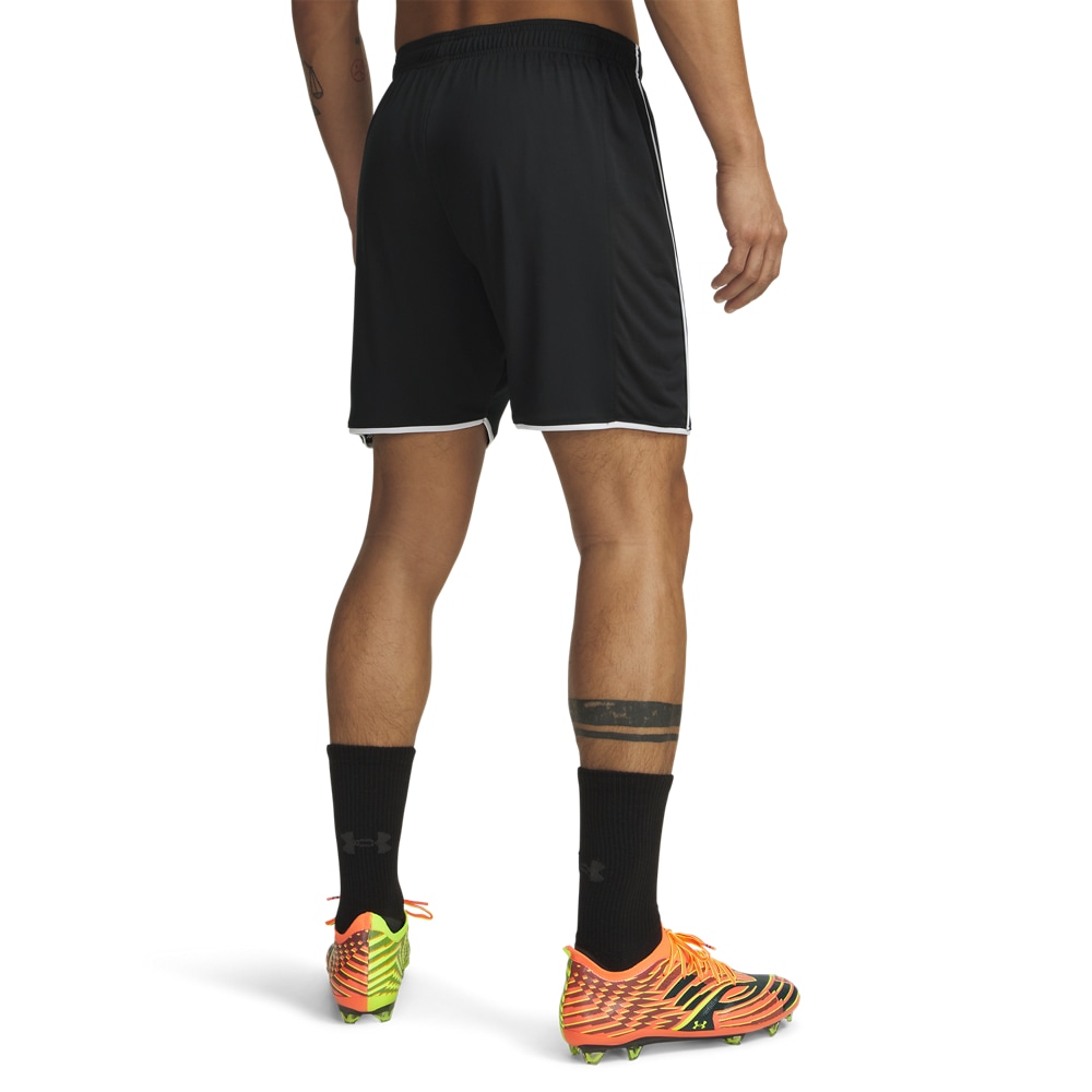 Under Armour® Short d'entraînement »UA M CHALLENGER TRAIN SHORT«  für vielseitige Aktivitäten, leichtes Material, Sportmode-Design