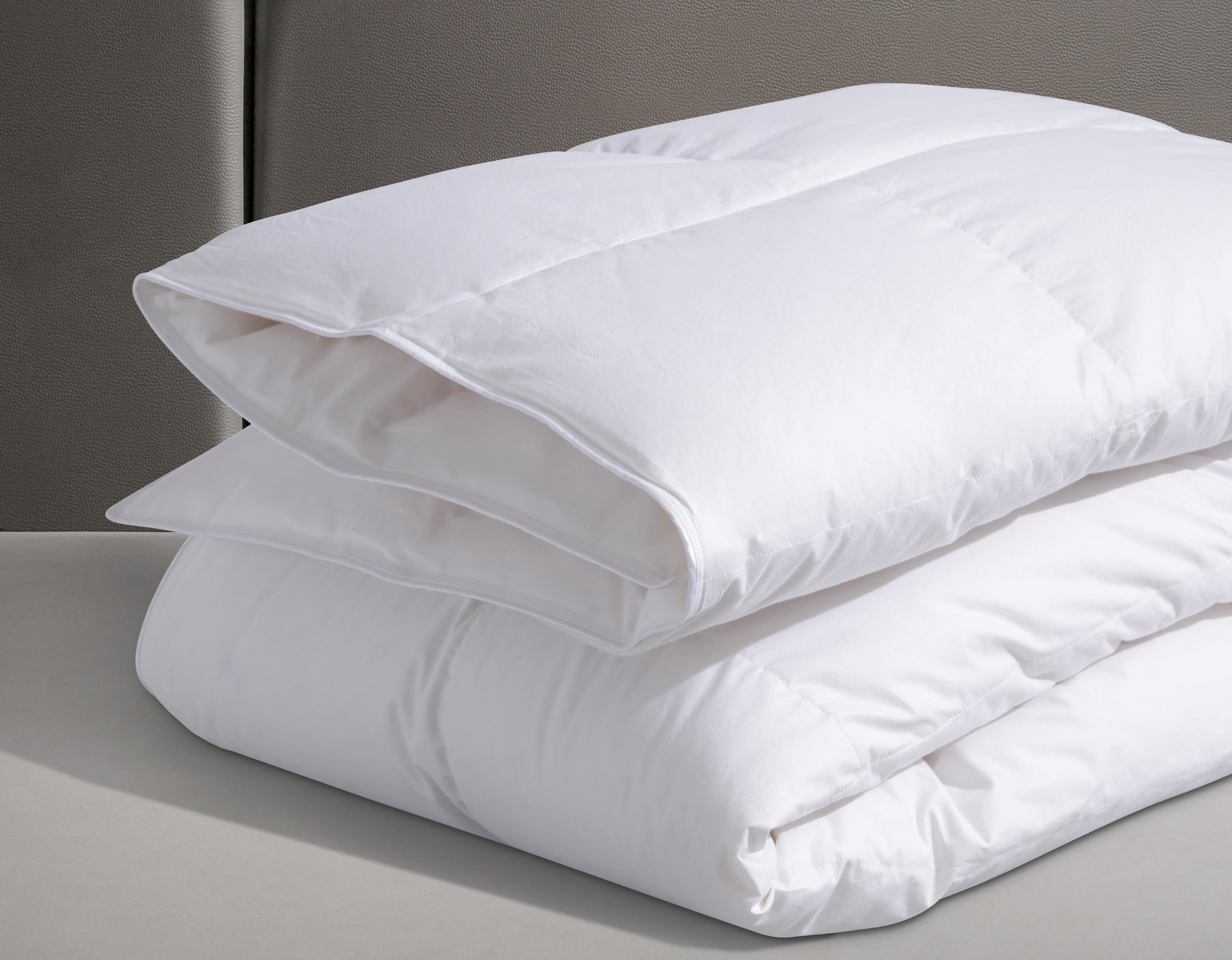 Haeussling Couette en duvet + oreiller »Swiss Royal« Bettdecken-Set mit Kopfkissen, 135x200 oder 155x220 cm, Sommer, Winter