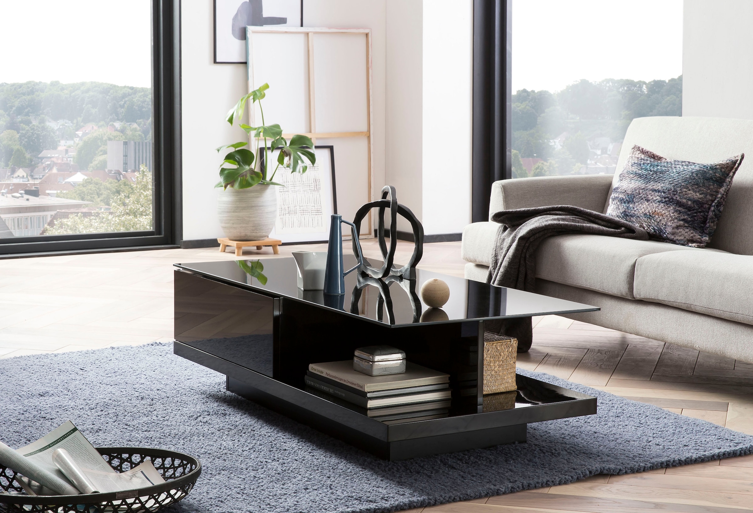 Image of SalesFever Couchtisch "im minimalistischen Stil" Elegante Tischplatte aus robustem Kristallglas