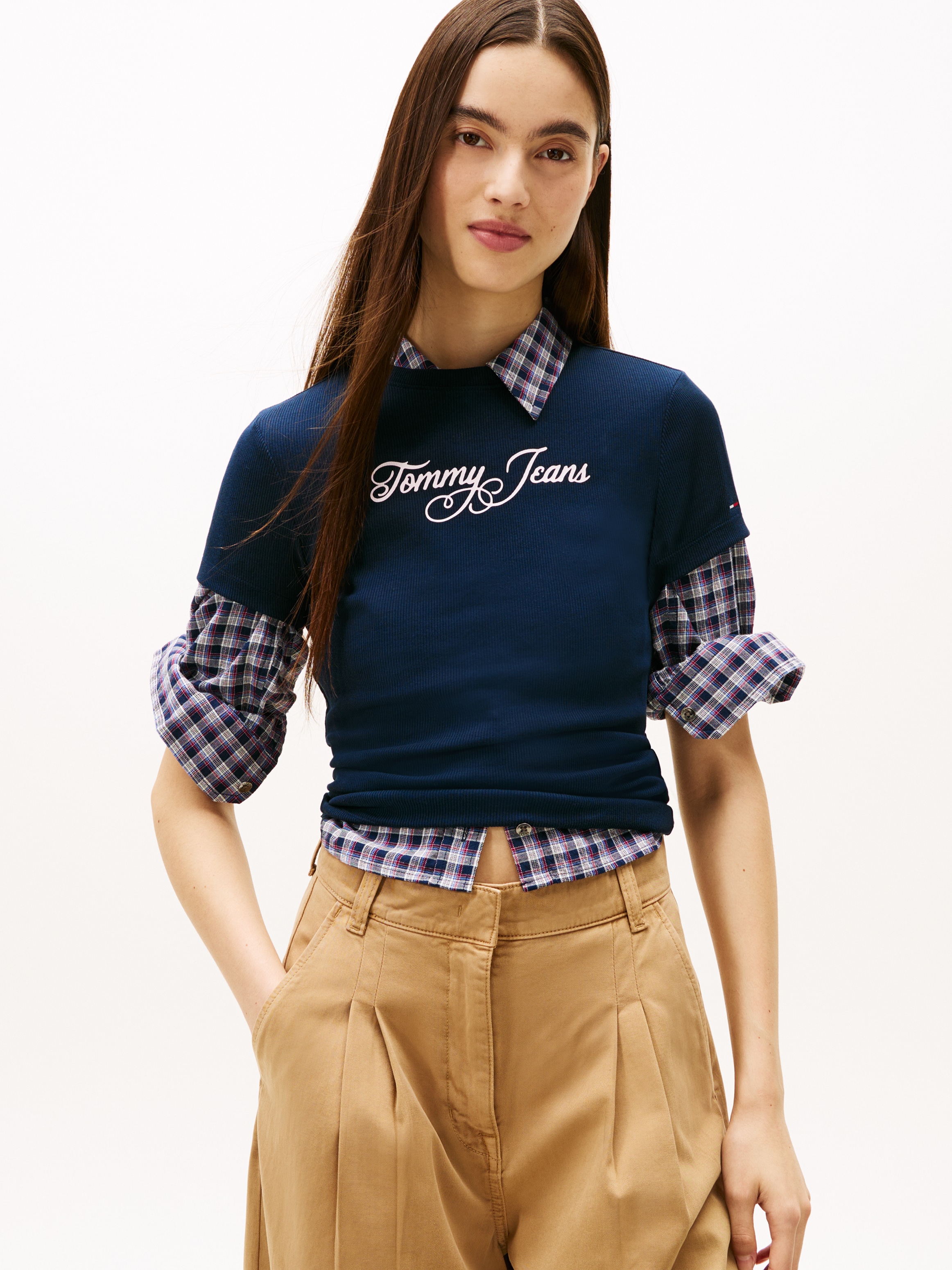 Image of Tommy Jeans Kurzarmshirt "TJW SLIM ESS LOGO 1 RIB TEE EXT" in gerippter Struktur
