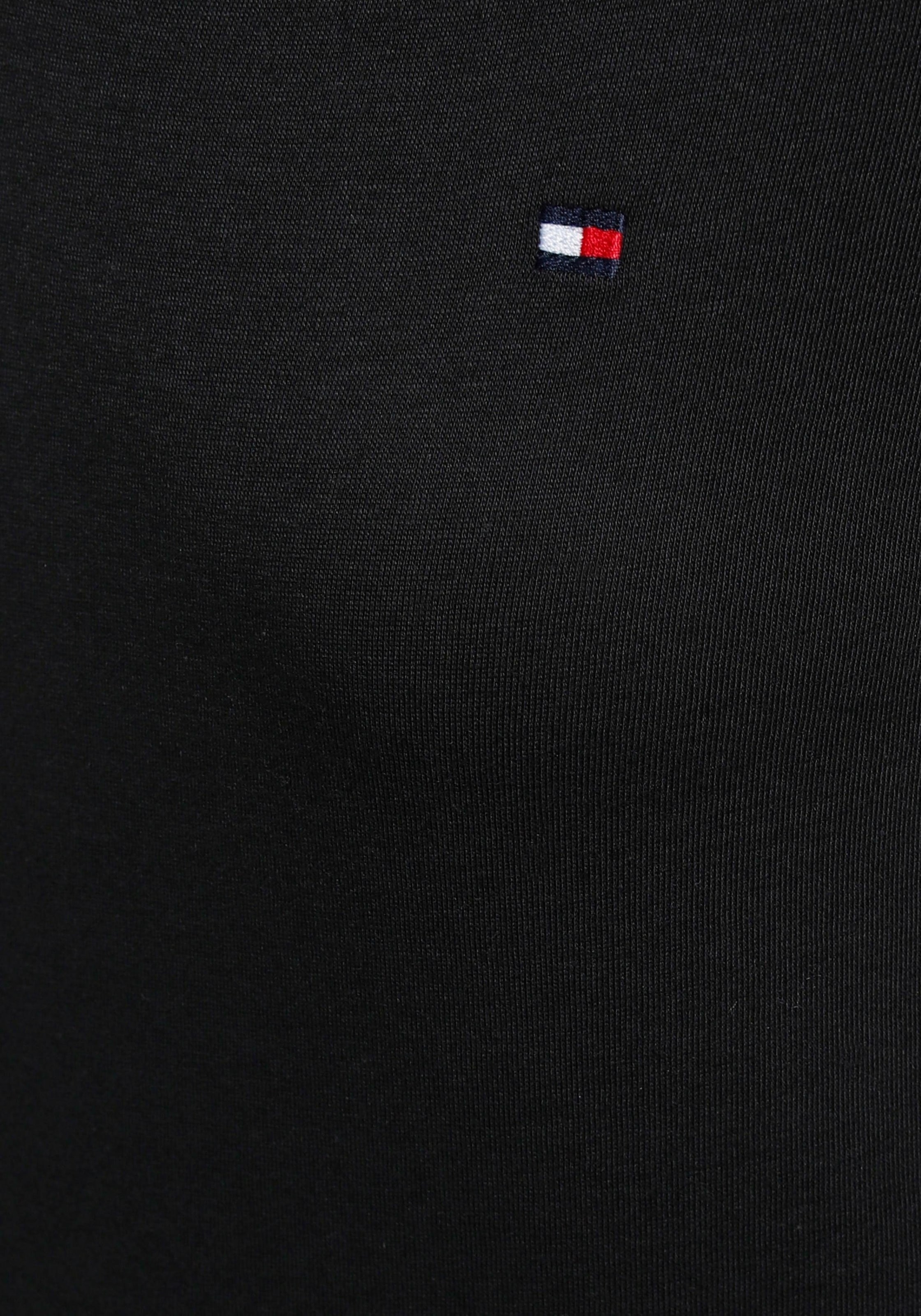 Tommy Hilfiger T-Shirt »HERITAGE V-NK TEE«, mit Tommy Hilfiger Logo-Flag auf der Brust