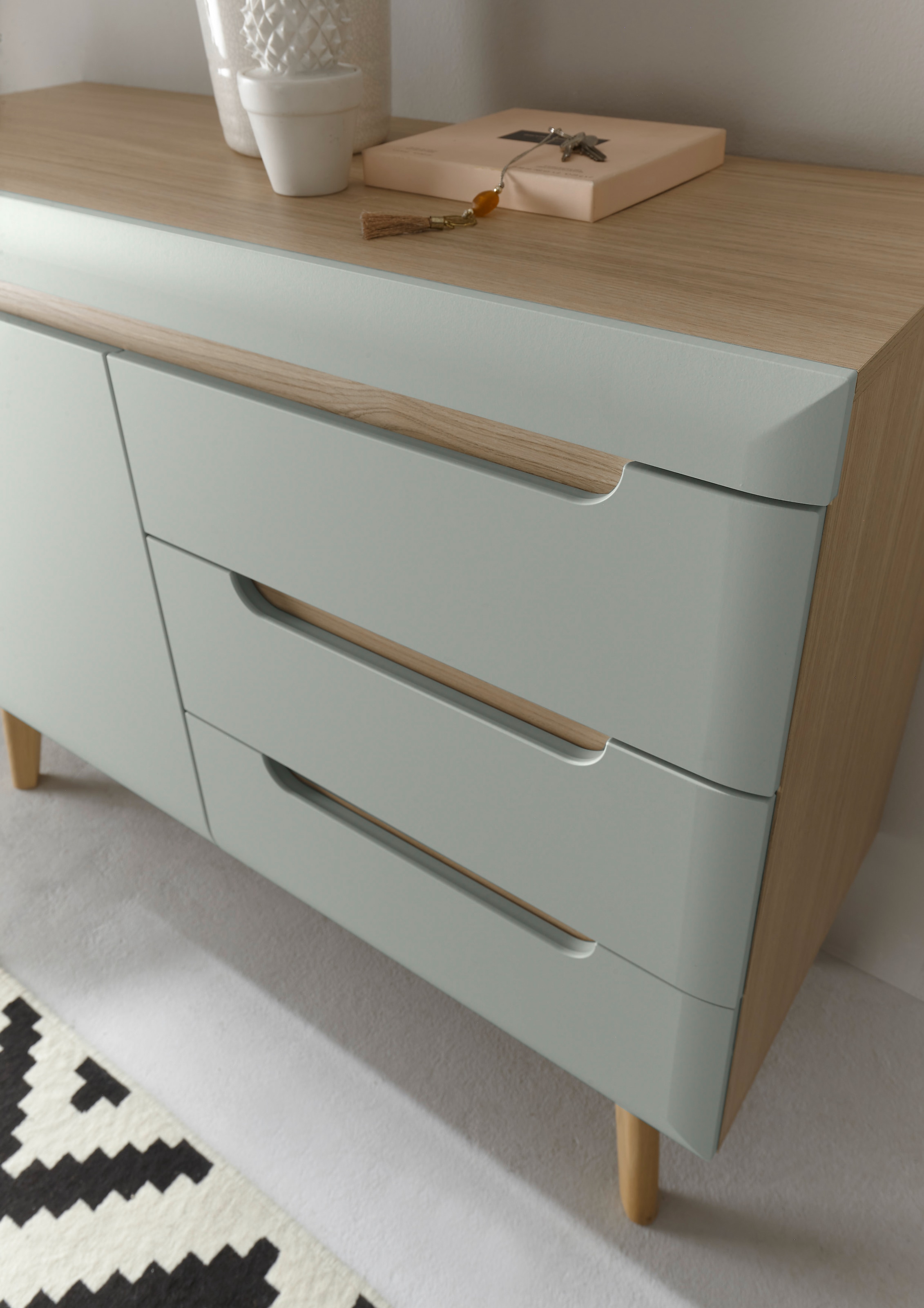 INOSIGN Sideboard »Torge, Anrichte, Kommode, Schubladenschrank«, (1 St.), abgeschrägte Füsse, drei Farben, Scandi Design, 107 cm breit