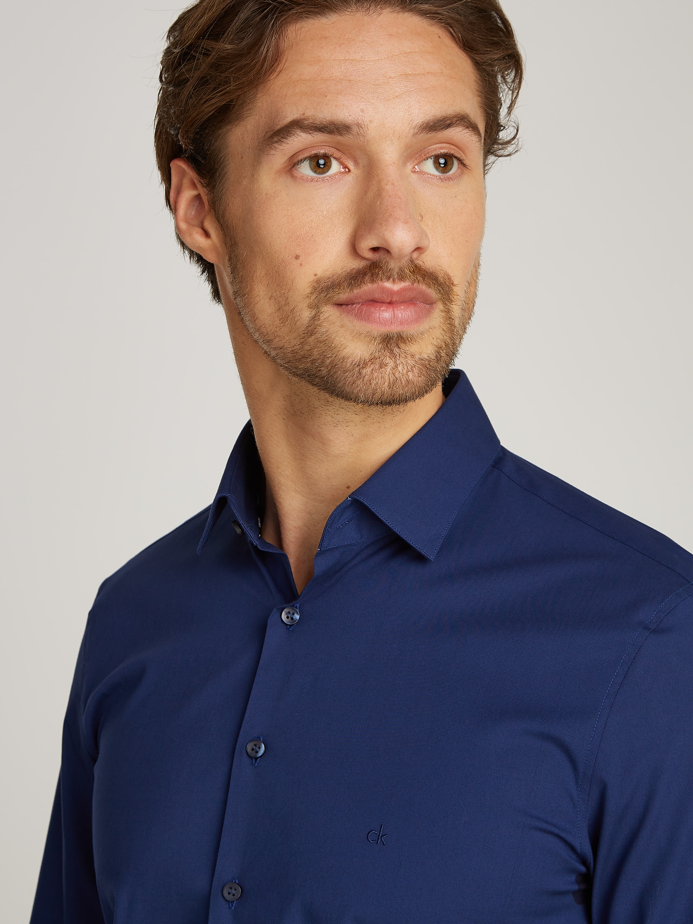 Calvin Klein Businesshemd »POPLIN STRETCH SLIM SHIRT«, mit Kentkragen, Logoprint auf Brusthöhe