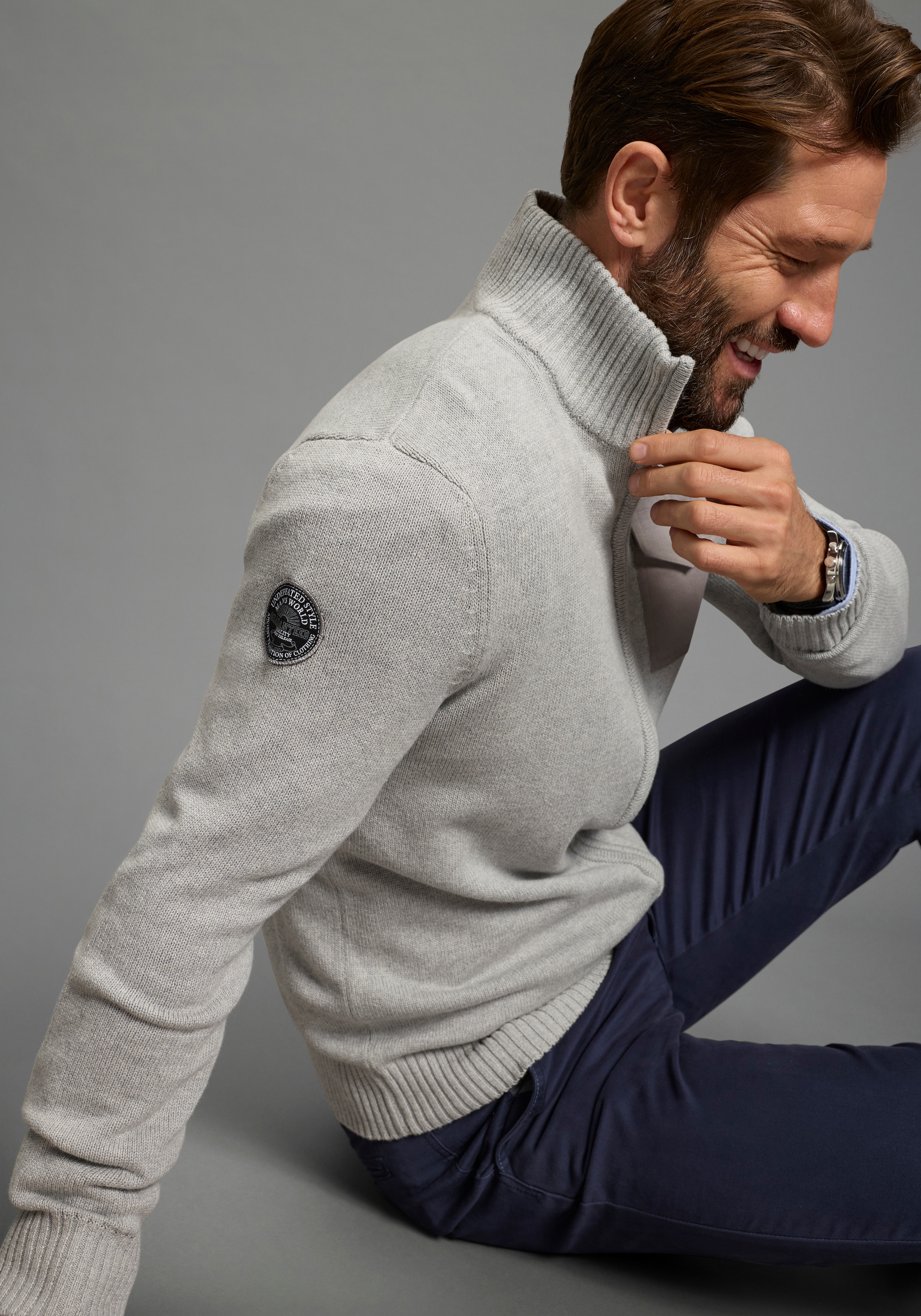 Man's World Veste en tricot »Neue Kollektion! Highlight mit Brusttasche und Badge« casual Stil, mit Reissverschluss, Langarm, melierte Optik